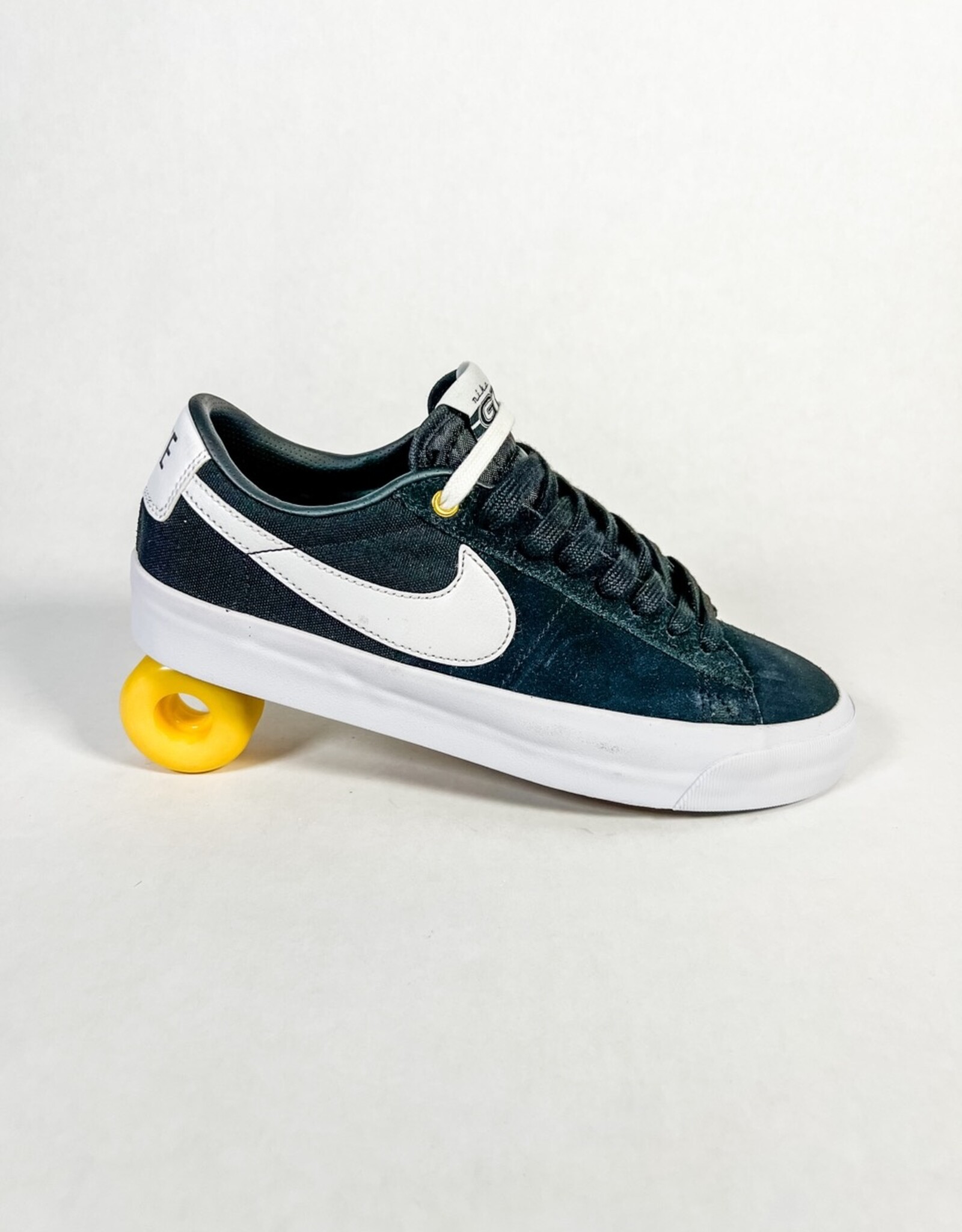 NIKE SB ZOOM BLAZER LOW PRO GT - BLACK/WHITE