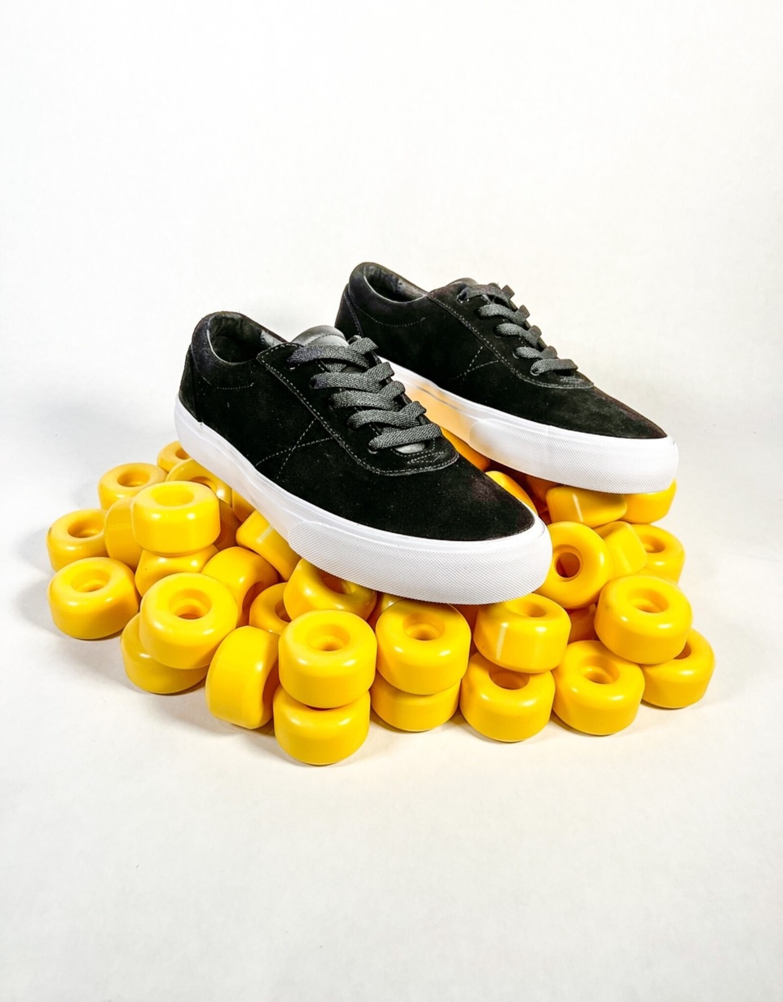 WAR SAW CHAPTER PREMIUM SUEDE  - BLACK/WHITE