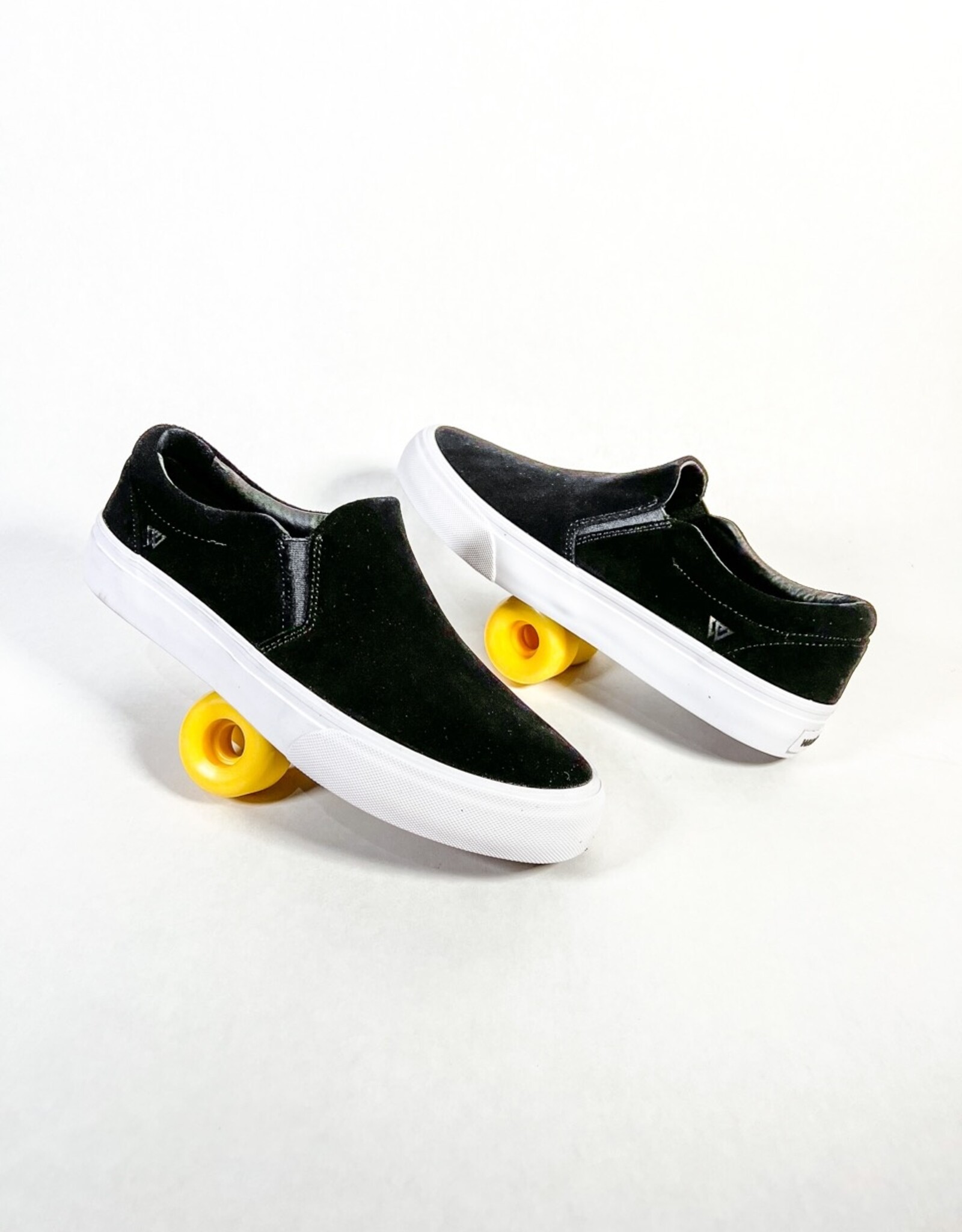 WAR SAW STRANGER PREMIUM SUEDE  - BLACK/WHITE