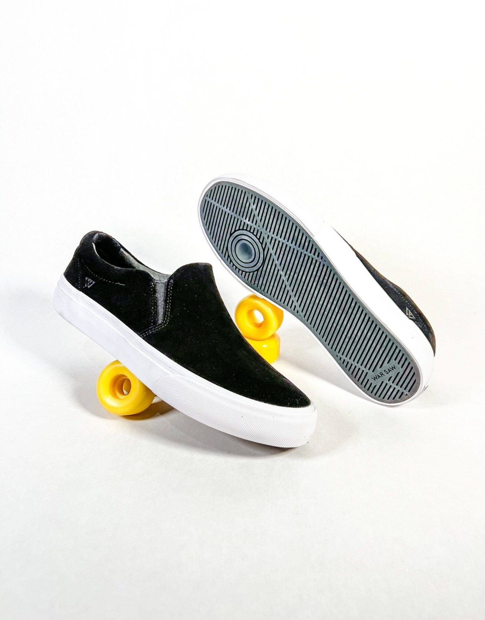 WAR SAW STRANGER PREMIUM SUEDE  - BLACK/WHITE