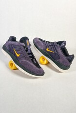 NIKE SB VERTEBRAE - DARK RAISIN/UNIVERSITY GOLD