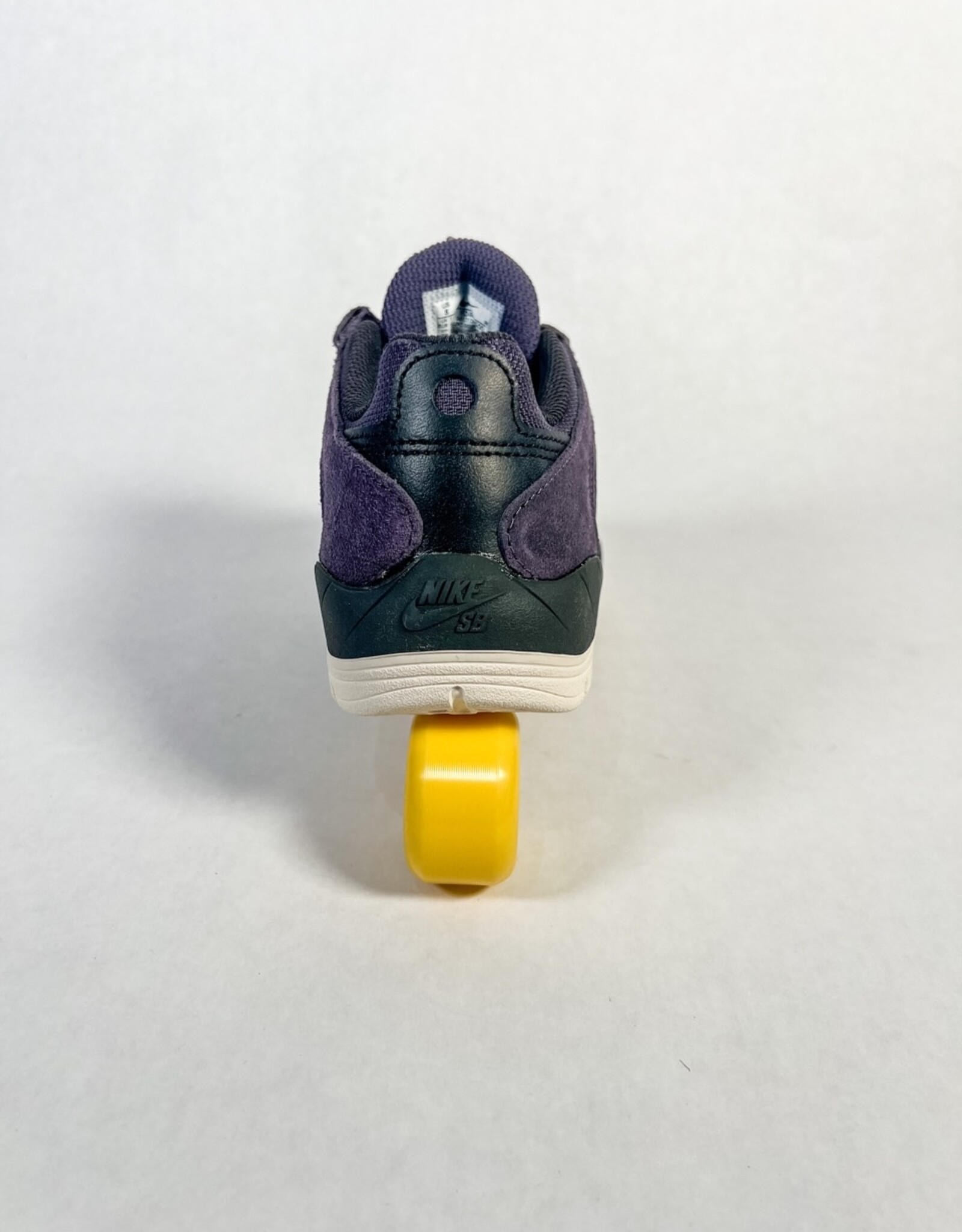 NIKE SB VERTEBRAE - DARK RAISIN/UNIVERSITY GOLD