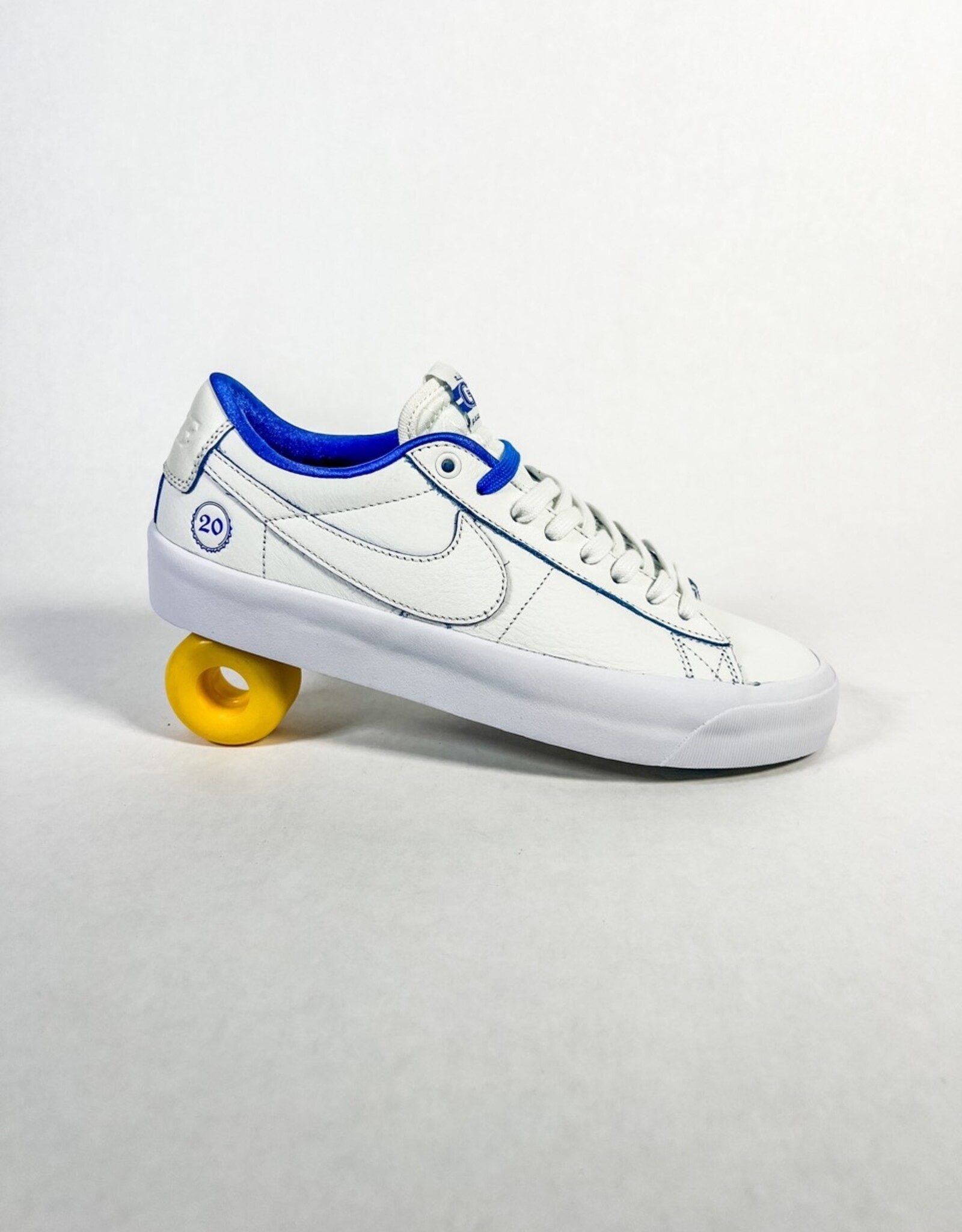 NIKE NIKE SB BLAZER LOW PRO GT 20 YEAR PRM - SUMMIT WHITE/GAME ROYAL