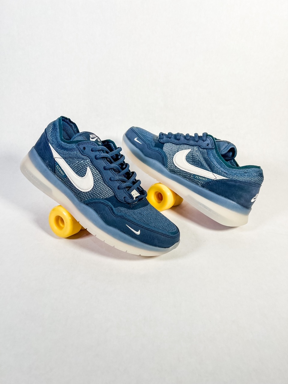 NIKE SB PS8 OBSIDIAN/PHANTOM-SQUADRON BLUE KINGSWELL Los Feliz