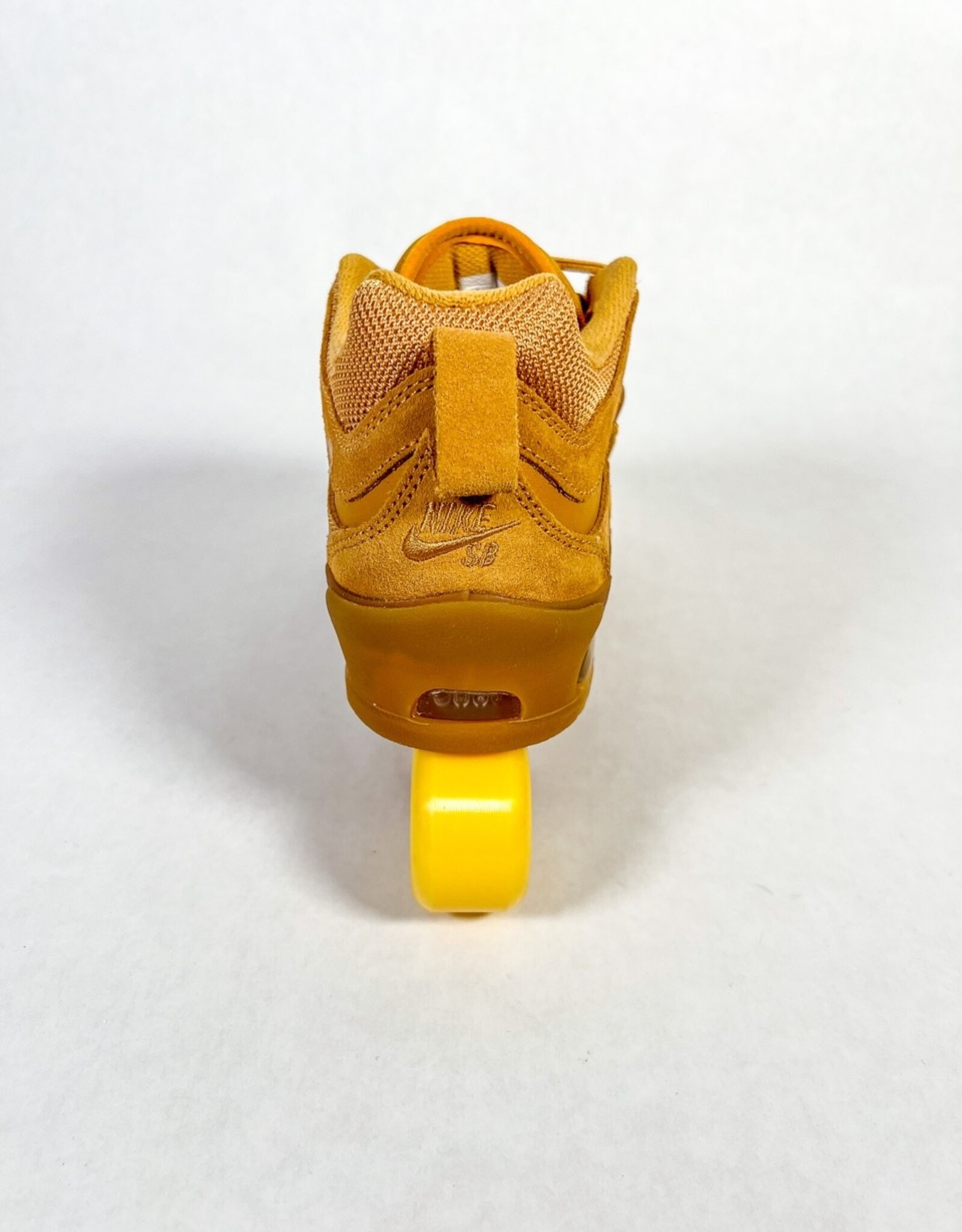 Nike air max 720 wheat deals