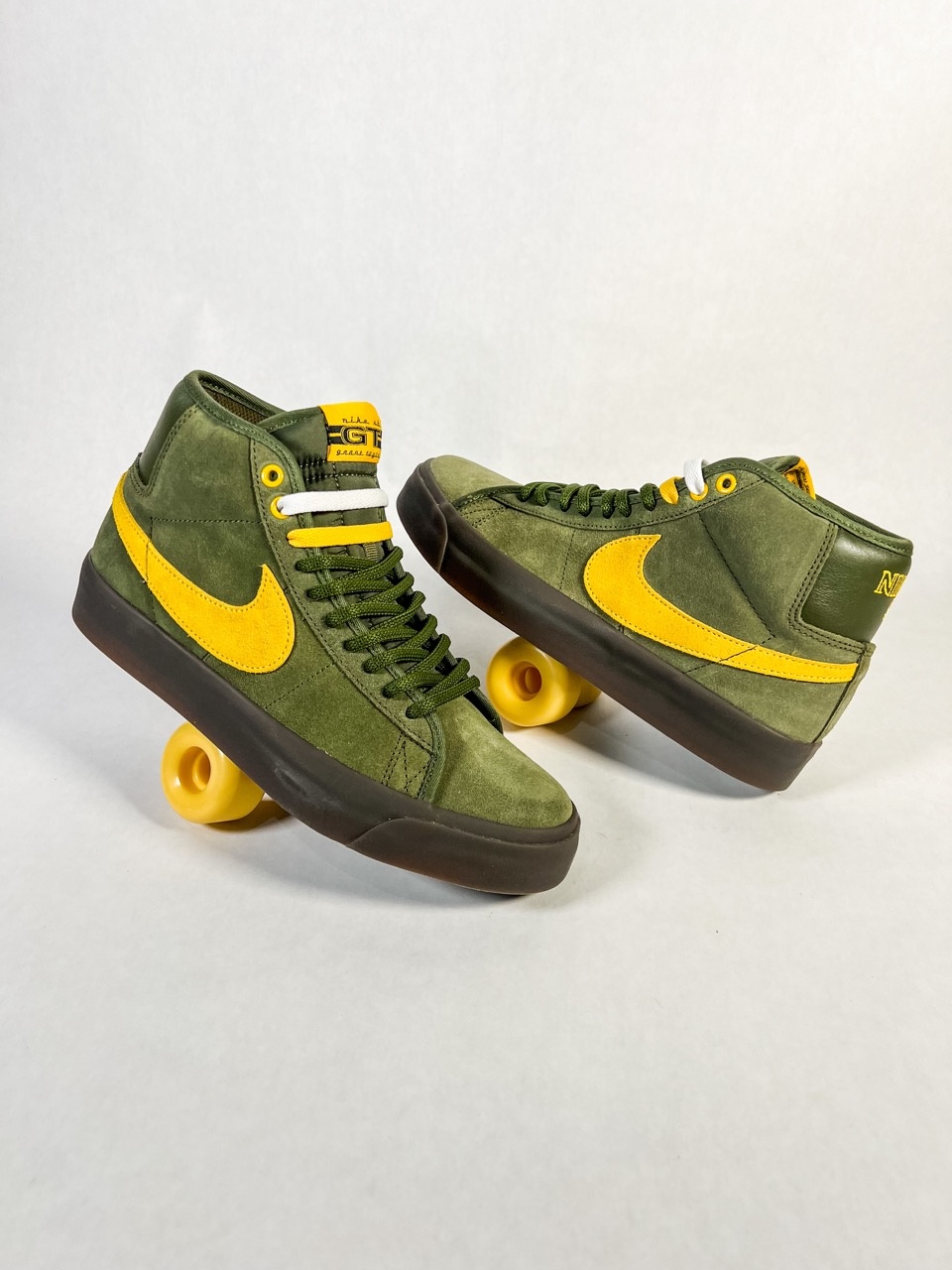 NIKE SB X ANTIHERO ZOOM BLAZER MID QS - ROUGH GREEN/AMARILLO