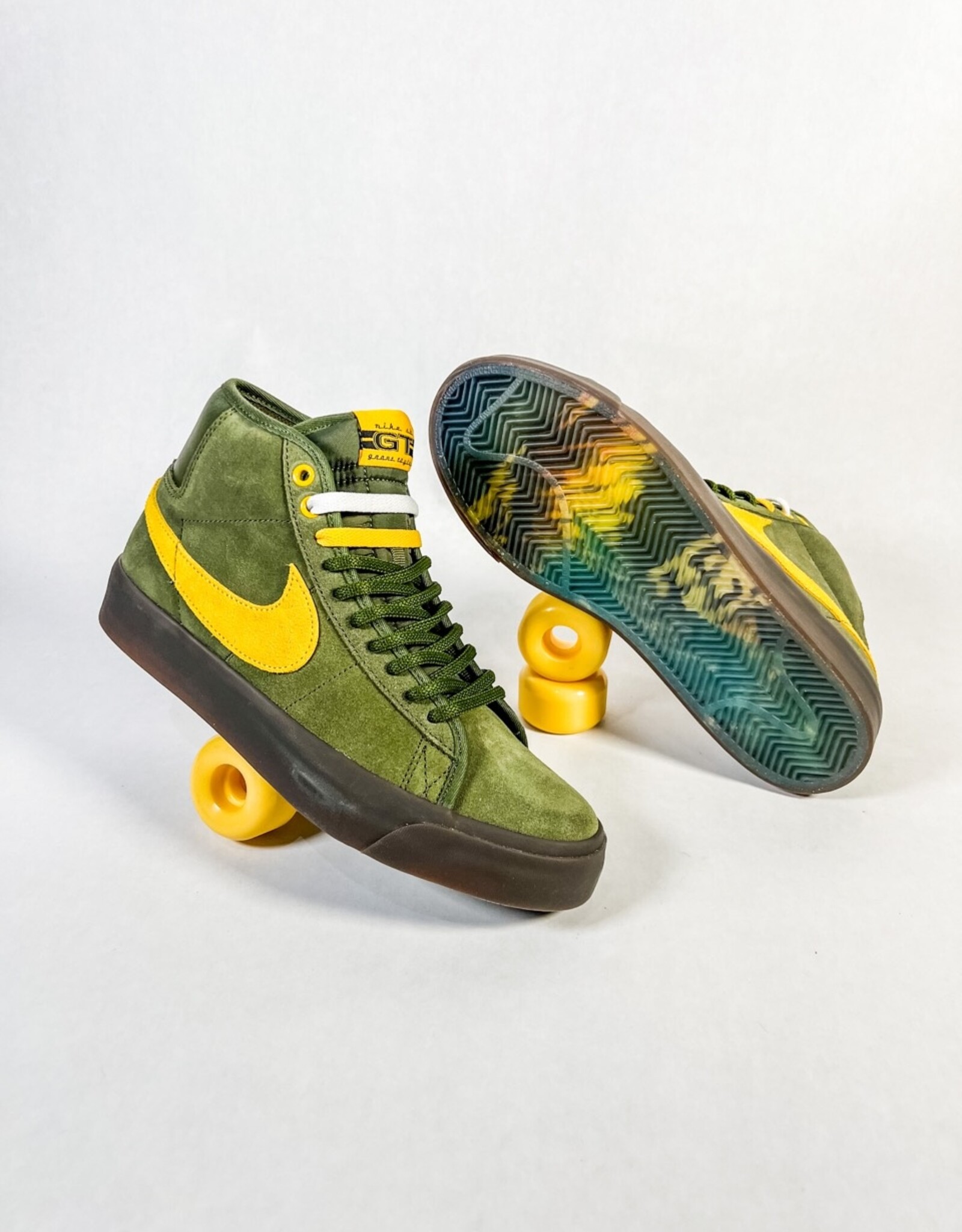 ANTIHERO × Nike SB Zoom Blazer Mid QS 新品 NIKE SB X ANTIHERO ZOOM BLAZER MID QS - ROUGH GREEN/AMARILLO