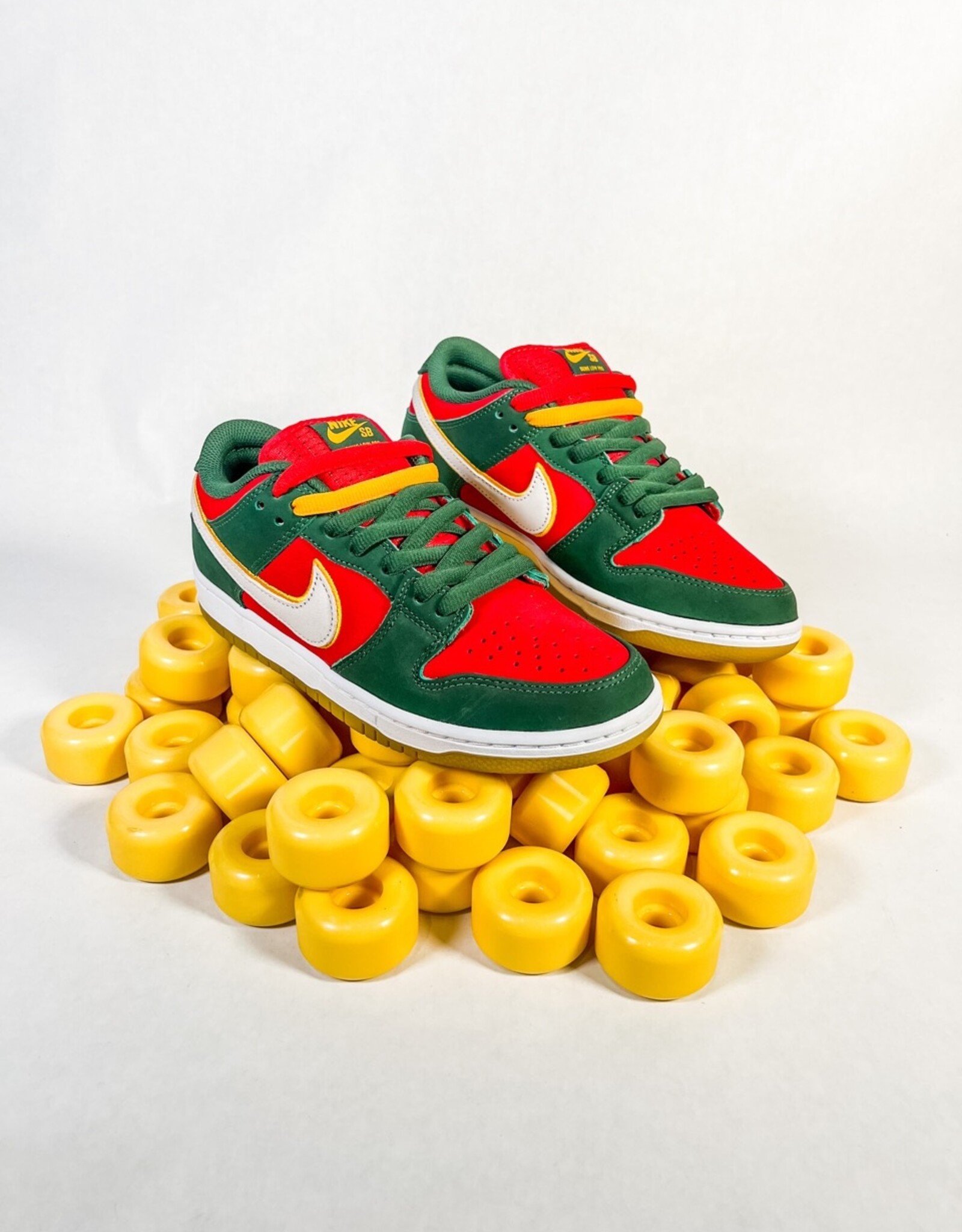 NIKE NIKE SB DUNK LOW PRO PRM FIR/WHITE-UNIVERSITY GOLD