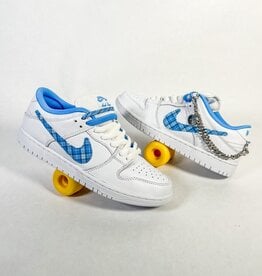 NIKE NIKE SB DUNK LOW PRO 'NICOLE HAUSE' - WHITE/UNIVERSITY BLUE