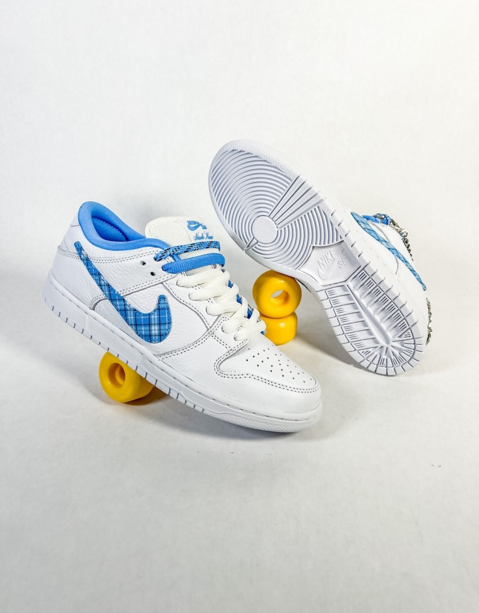 NIKE NIKE SB DUNK LOW PRO 'NICOLE HAUSE' - WHITE/UNIVERSITY BLUE