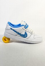 NIKE NIKE SB DUNK LOW PRO 'NICOLE HAUSE' - WHITE/UNIVERSITY BLUE