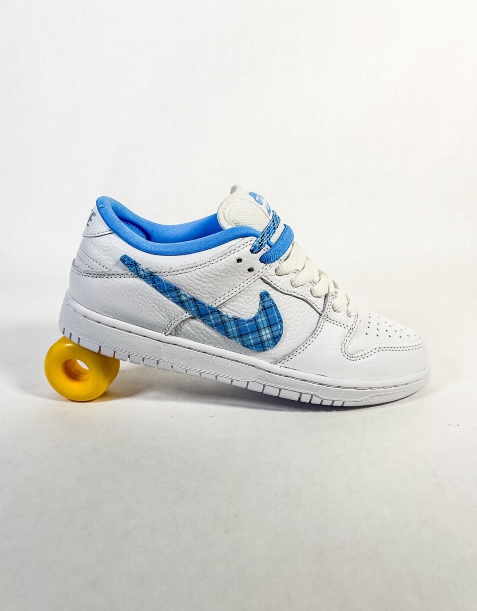 NIKE NIKE SB DUNK LOW PRO 'NICOLE HAUSE' - WHITE/UNIVERSITY BLUE