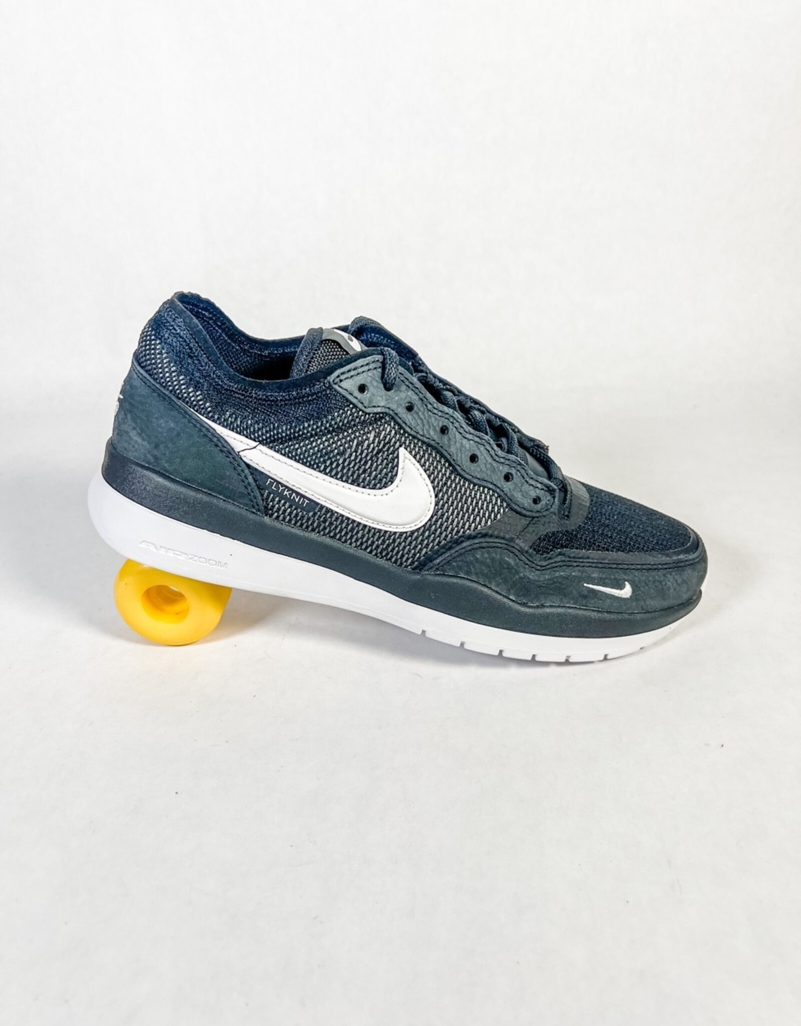 NIKE SB PS8 - BLACK/WHITE