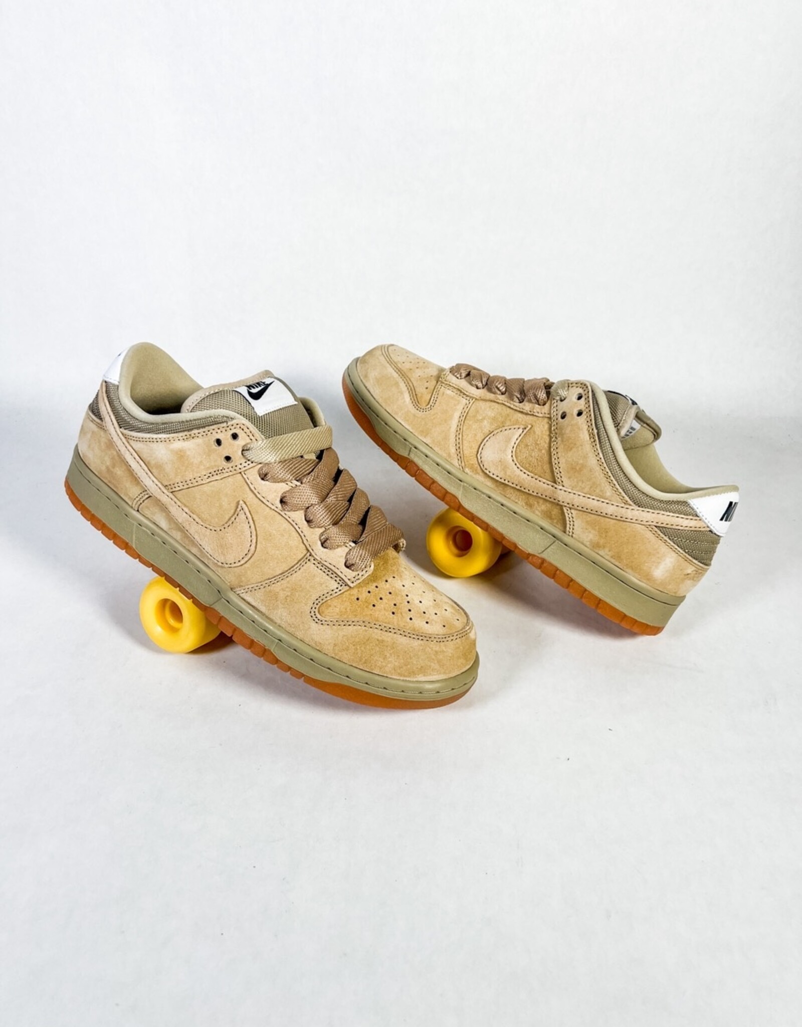 NIKE SB DUNK LOW PRO B - PARACHUTE BEIGE - KINGSWELL - Los Feliz