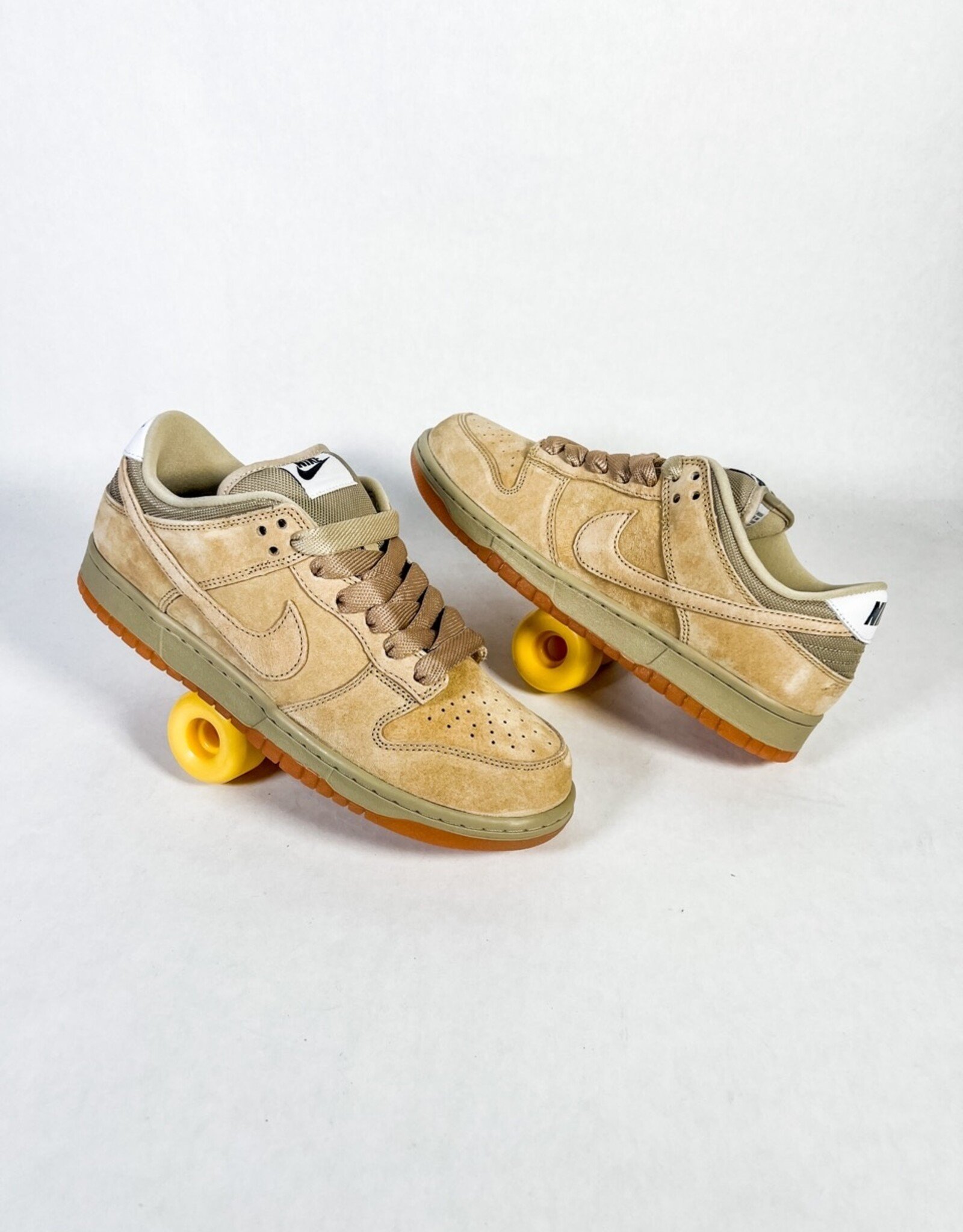 NIKE SB DUNK LOW PRO B - PARACHUTE BEIGE - KINGSWELL - Los Feliz