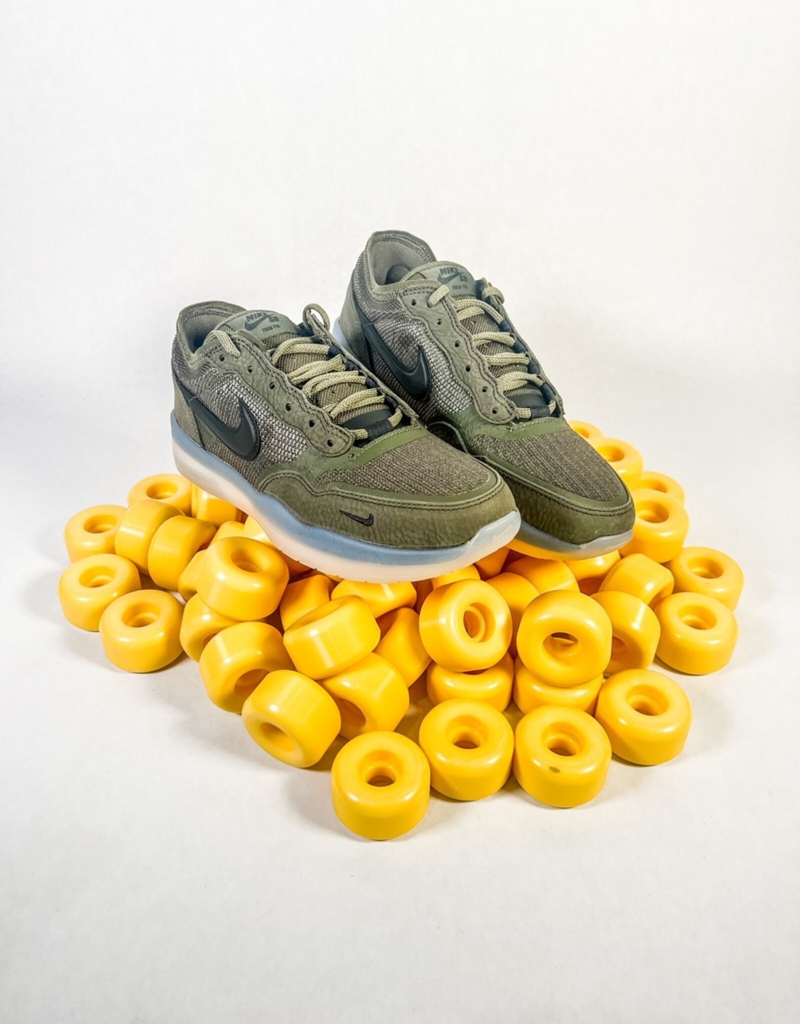 NIKE SB PS8 - SEQUOIA/BLACK-CARGO KHAKI