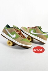 NIKE SB DUNK LOW - SESAME METALLIC/ SILVER PEAR