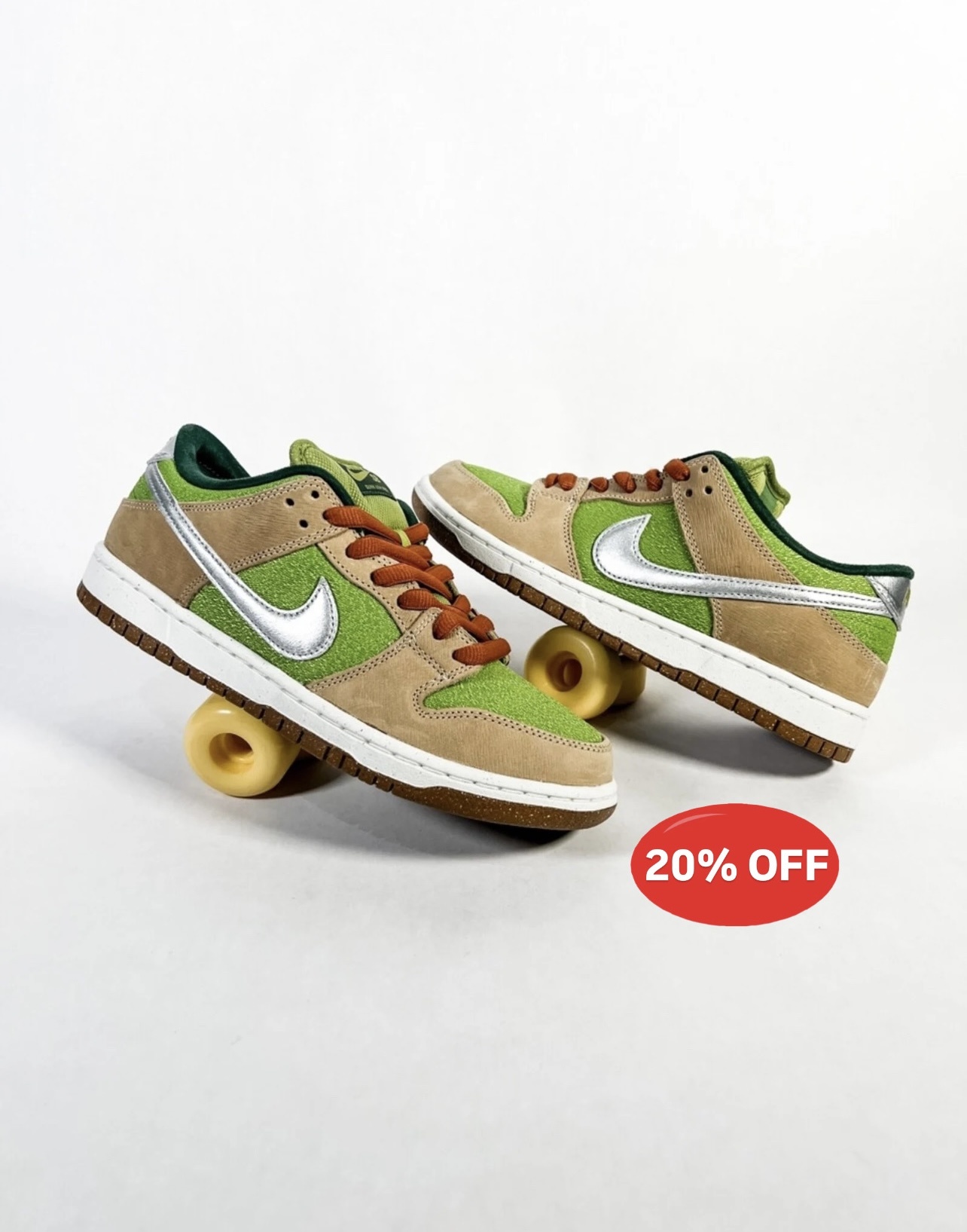 NIKE SB DUNK LOW - SESAME METALLIC/ SILVER PEAR - KINGSWELL
