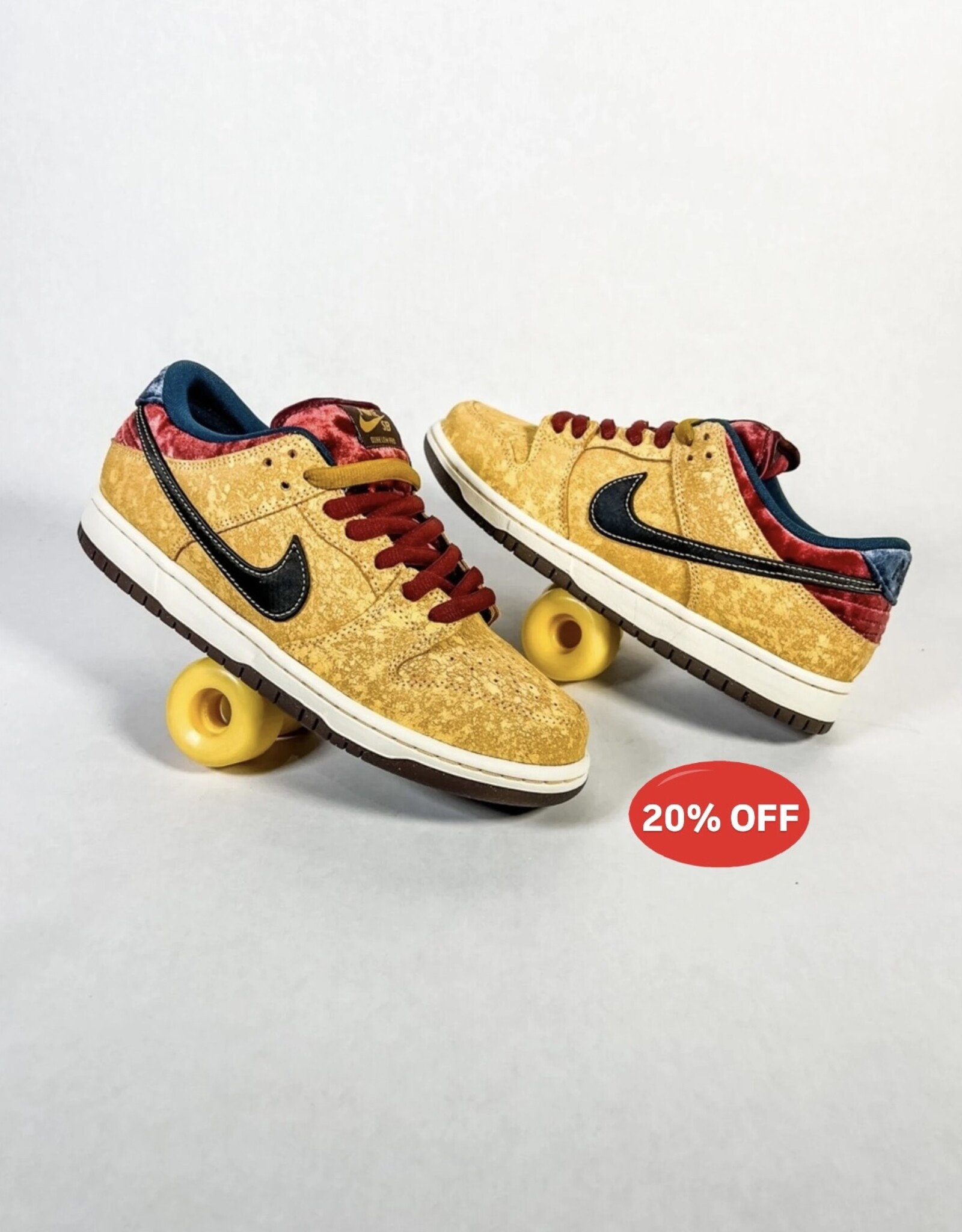NIKE NIKE SB DUNK LOW PRO "CITY OF CINEMA" - CELESTIAL GOLD/BLACK