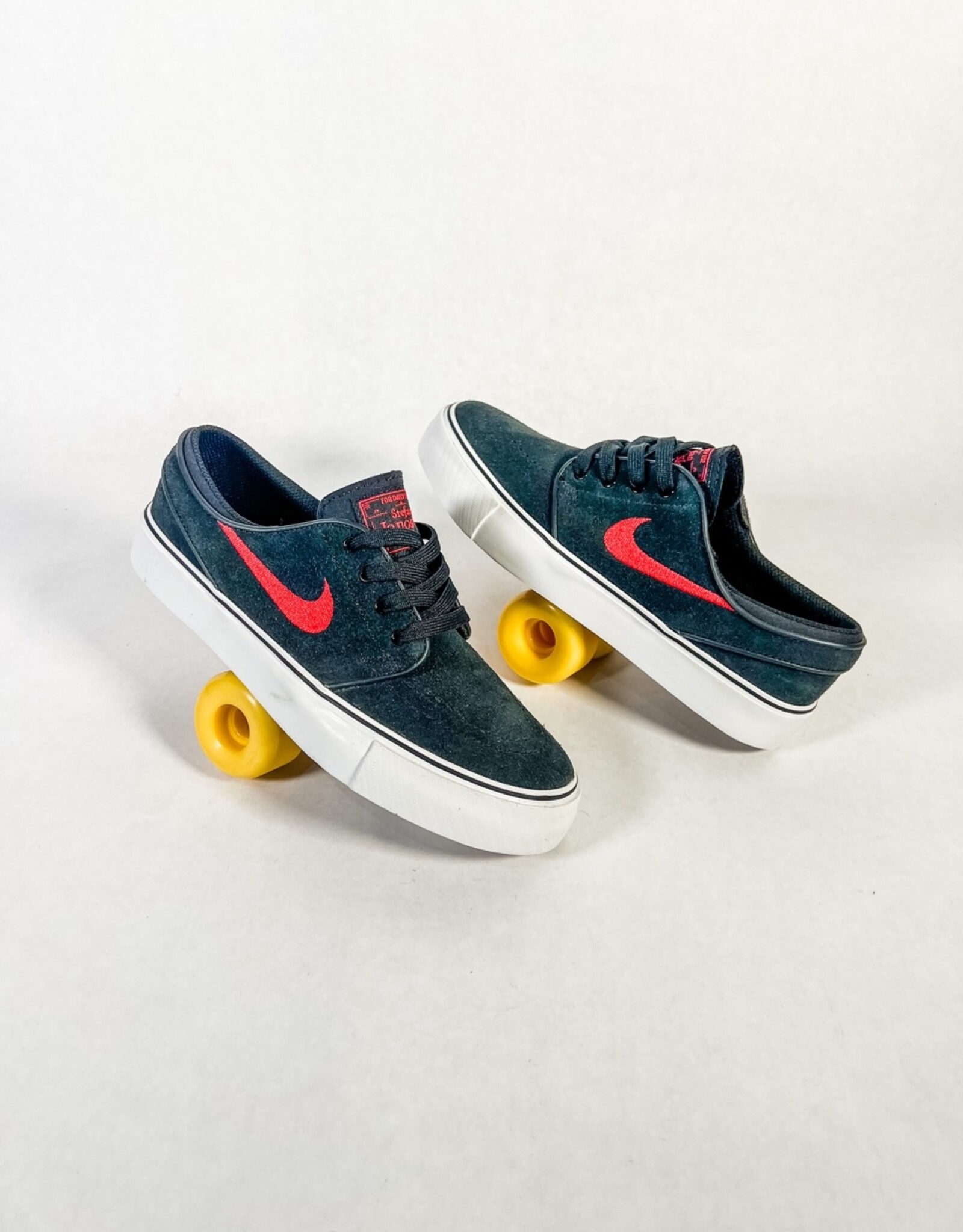 NIKE SB JANOSKI (GS) - BLACK/UNIVERSITY RED