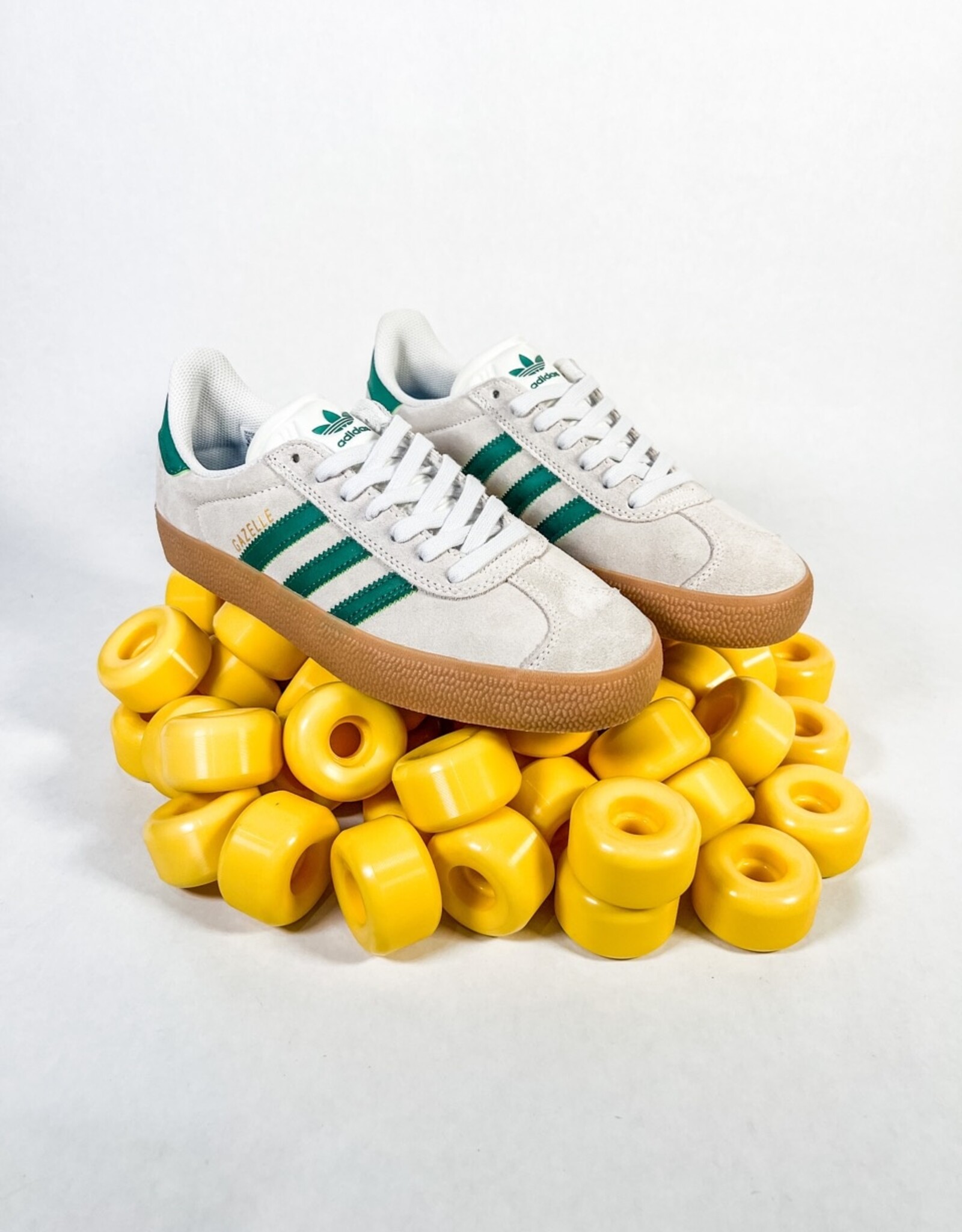 ADIDAS GAZELLE ADV - CRYWHT/CRYWHT/GUM4