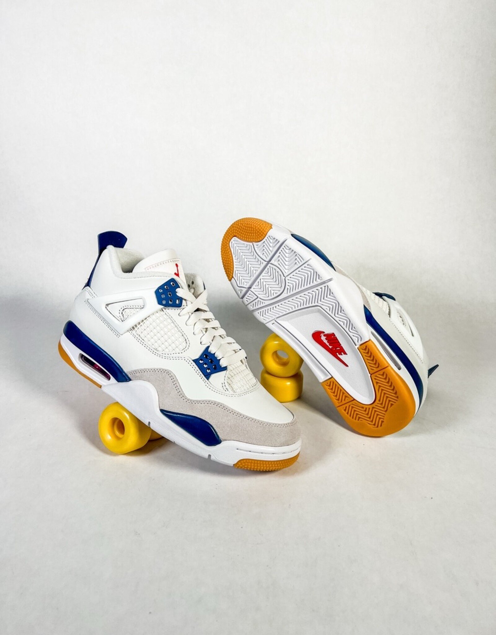 NIKE NIKE SB X AIR JORDAN 4 - SUMMIT WHITE/WHITE-NAVY