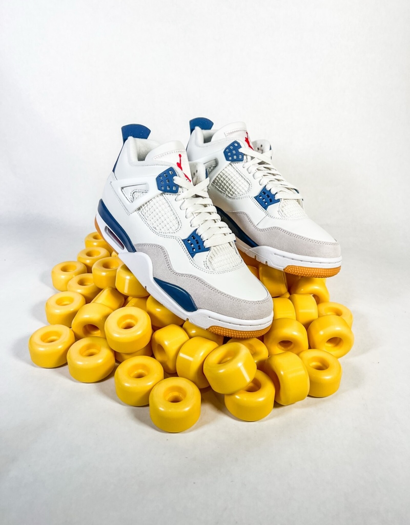 NIKE NIKE SB X AIR JORDAN 4 - SUMMIT WHITE/WHITE-NAVY