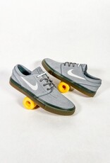 NIKE SB ZOOM JANOSKI OG+ - COOL GREY/WHITE NIKE SB ZOOM JANOSKI OG+ - COOL GREY/WHITE