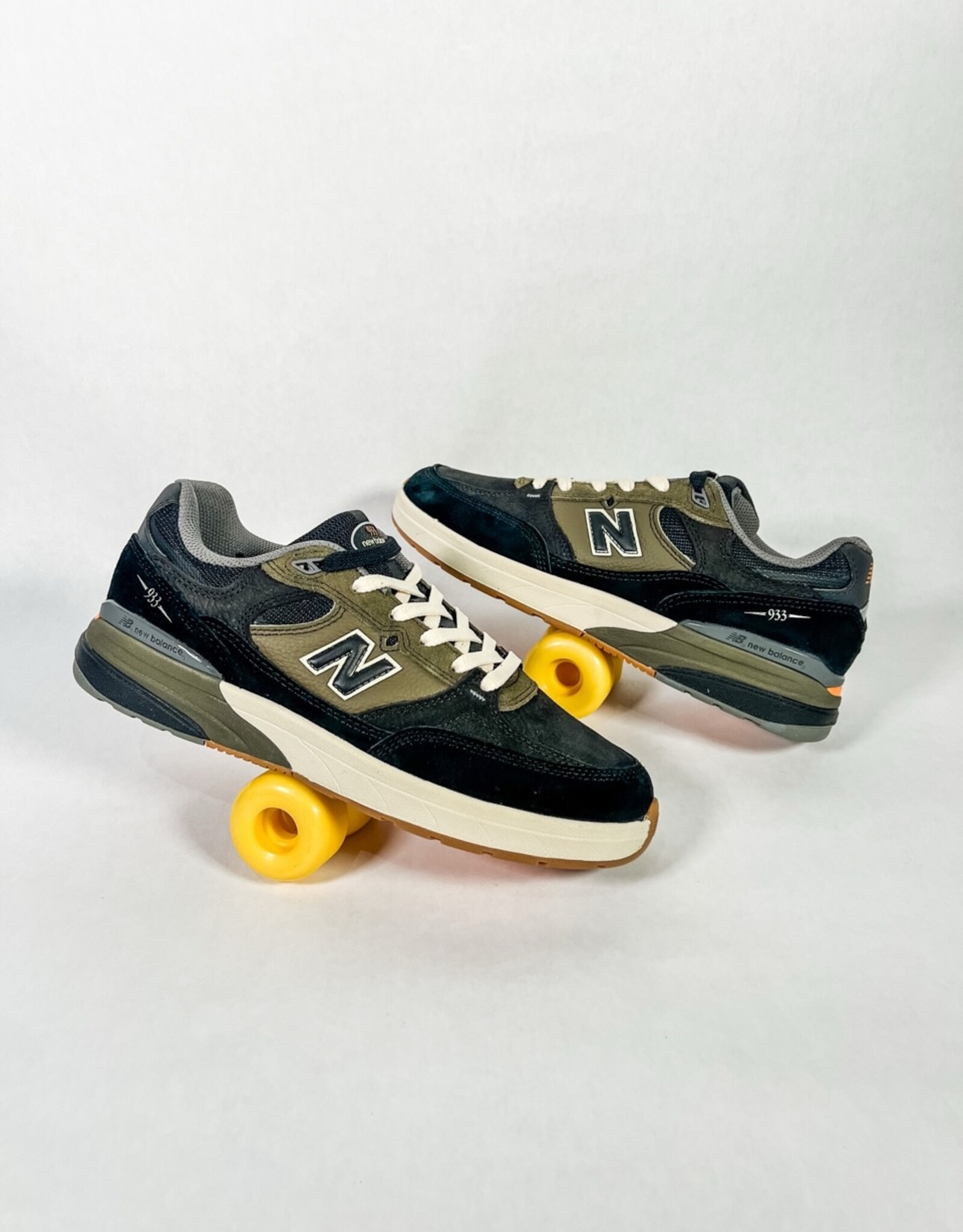 NEW BALANCE NB NUMERIC REYNOLDS 933 - BLACK/GREEN