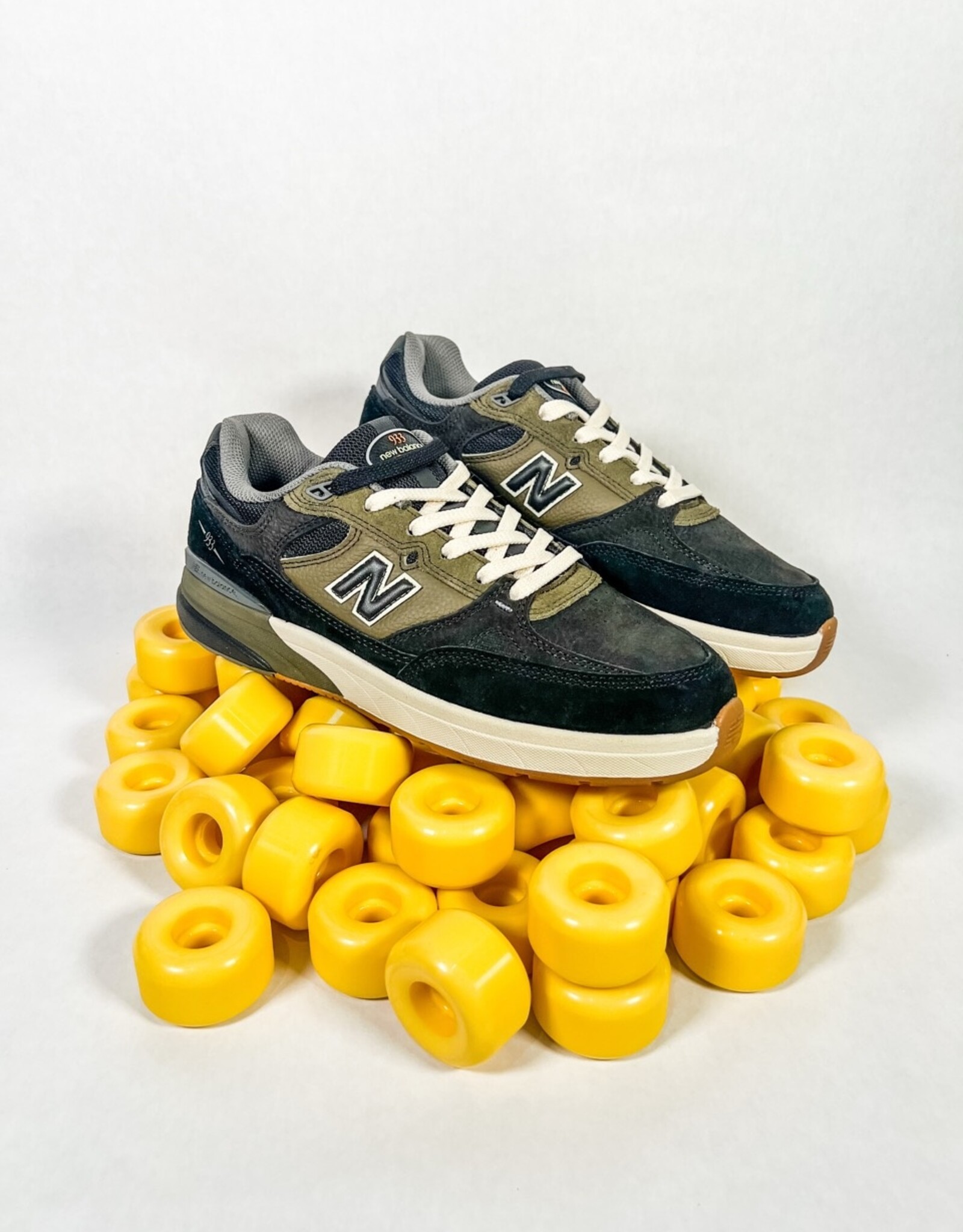 NEW BALANCE NB NUMERIC REYNOLDS 933 - BLACK/GREEN