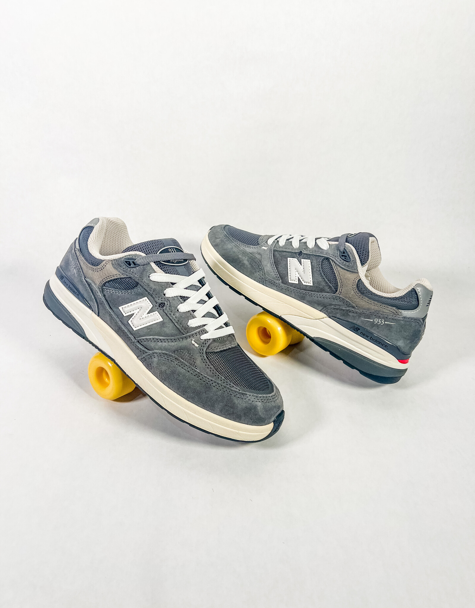 NEW BALANCE NUMERIC REYNOLDS 933 - GREY/WHITE