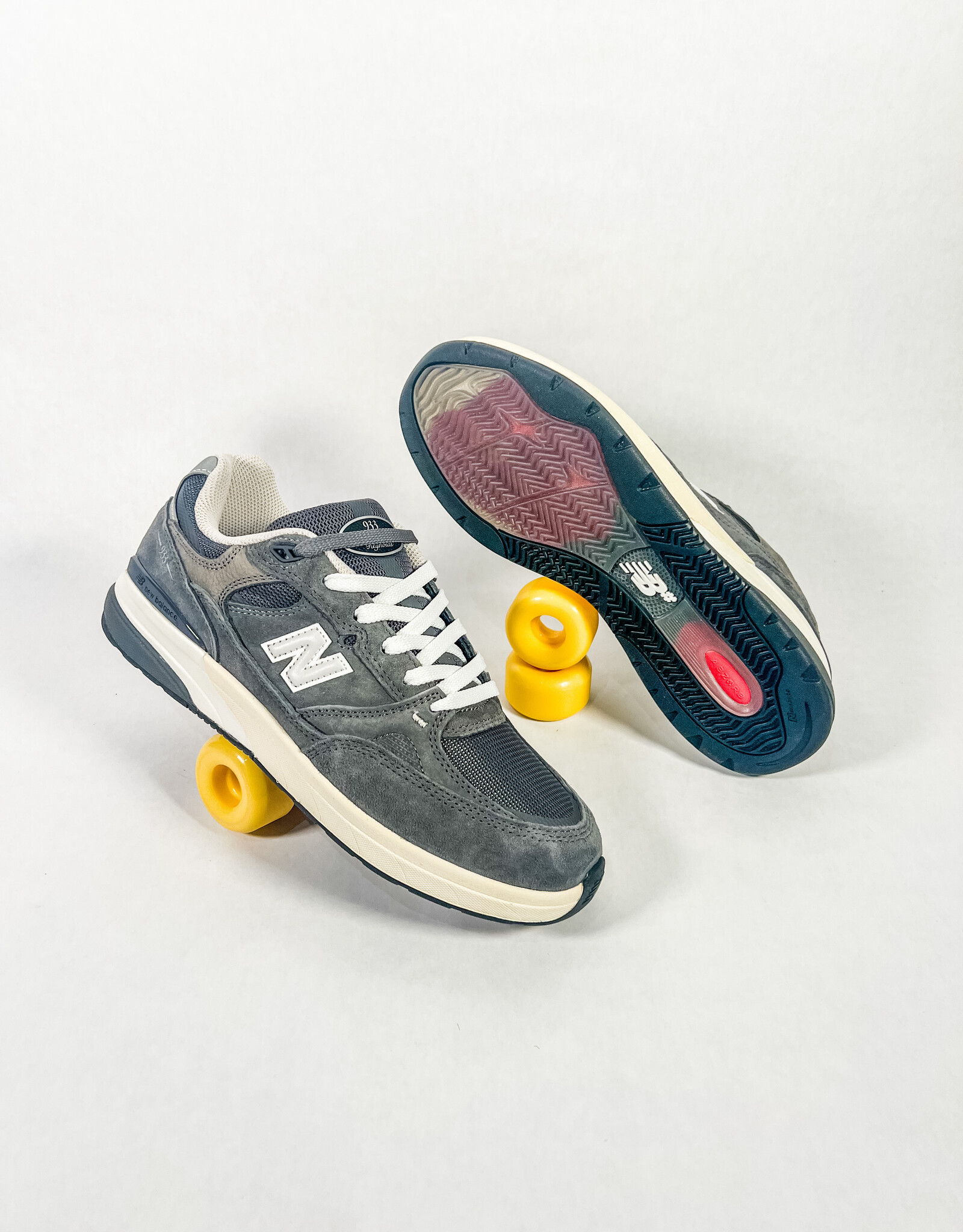 NEW BALANCE NUMERIC REYNOLDS 933 - GREY/WHITE