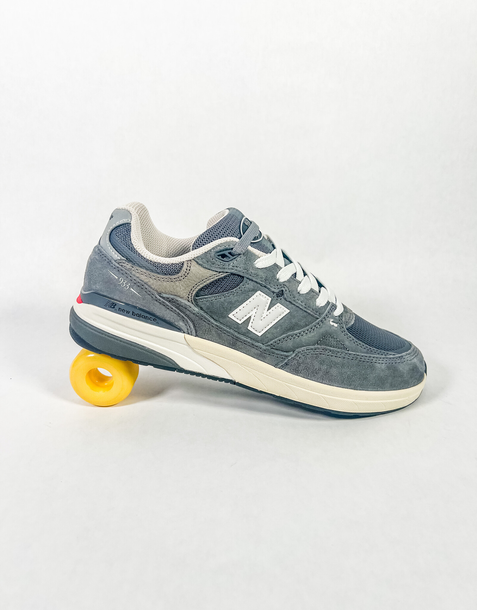 NEW BALANCE NUMERIC REYNOLDS 933 - GREY/WHITE