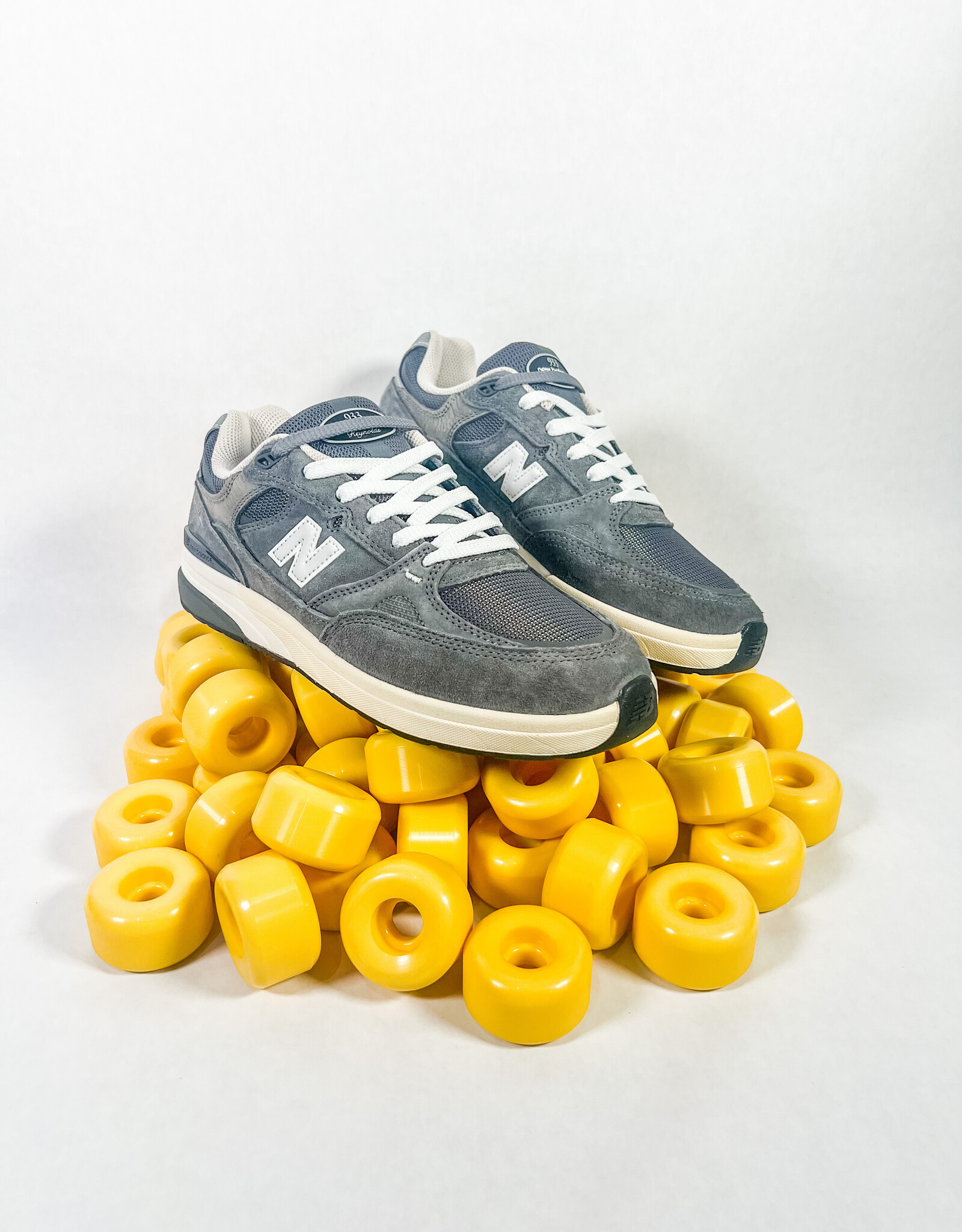 NEW BALANCE NUMERIC REYNOLDS 933 - GREY/WHITE