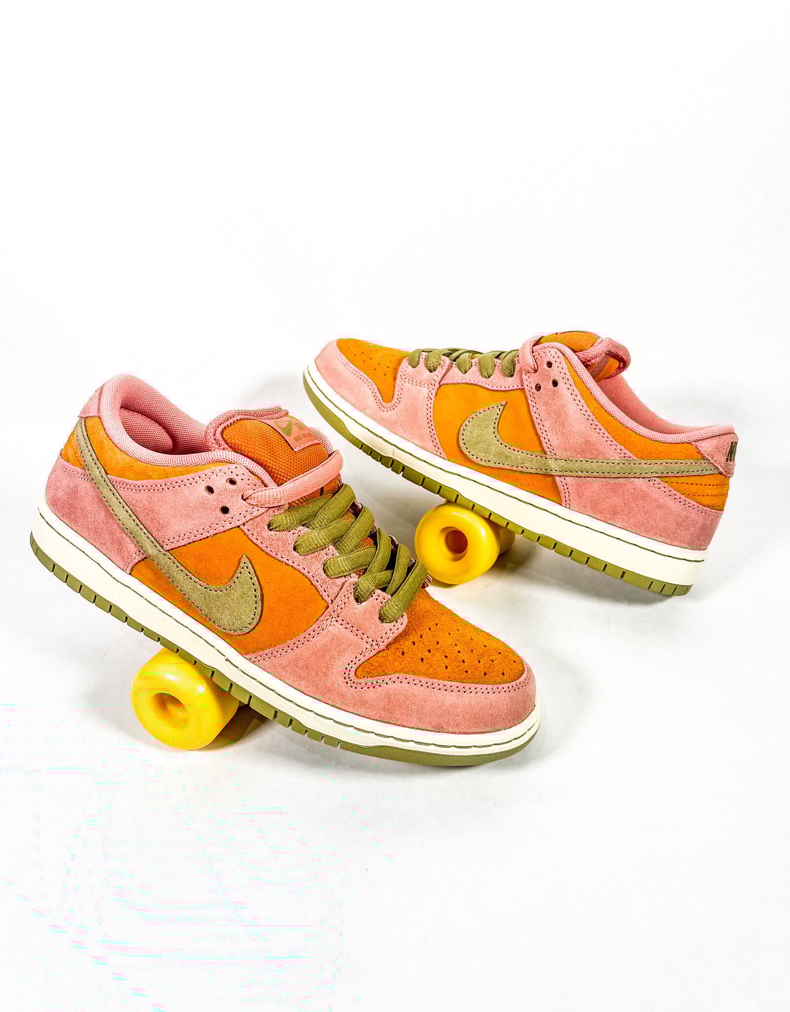 NIKE NIKE SB DUNK LOW PRO - RED STARDUST/NEUTRAL OLIVE
