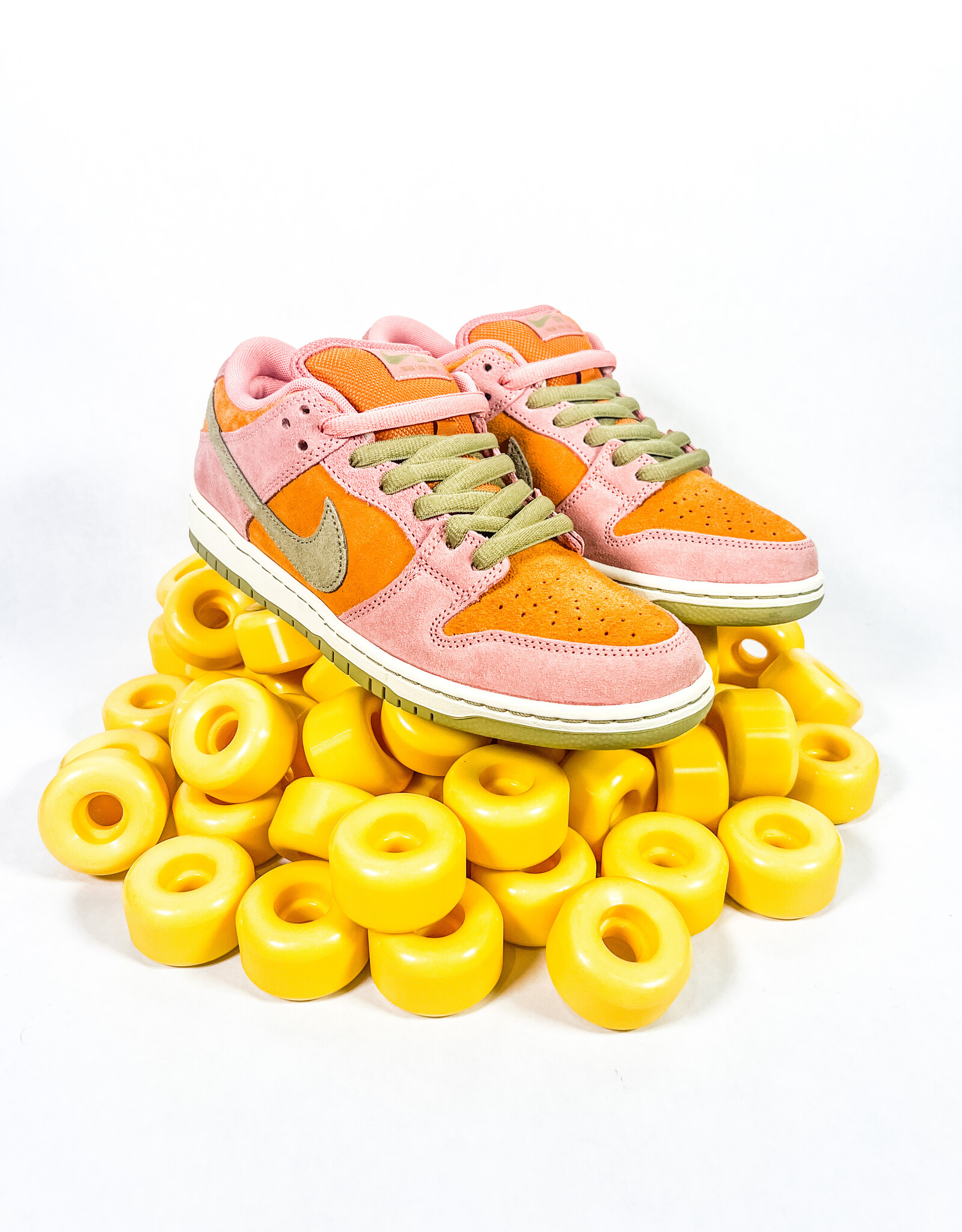 NIKE NIKE SB DUNK LOW PRO - RED STARDUST/NEUTRAL OLIVE