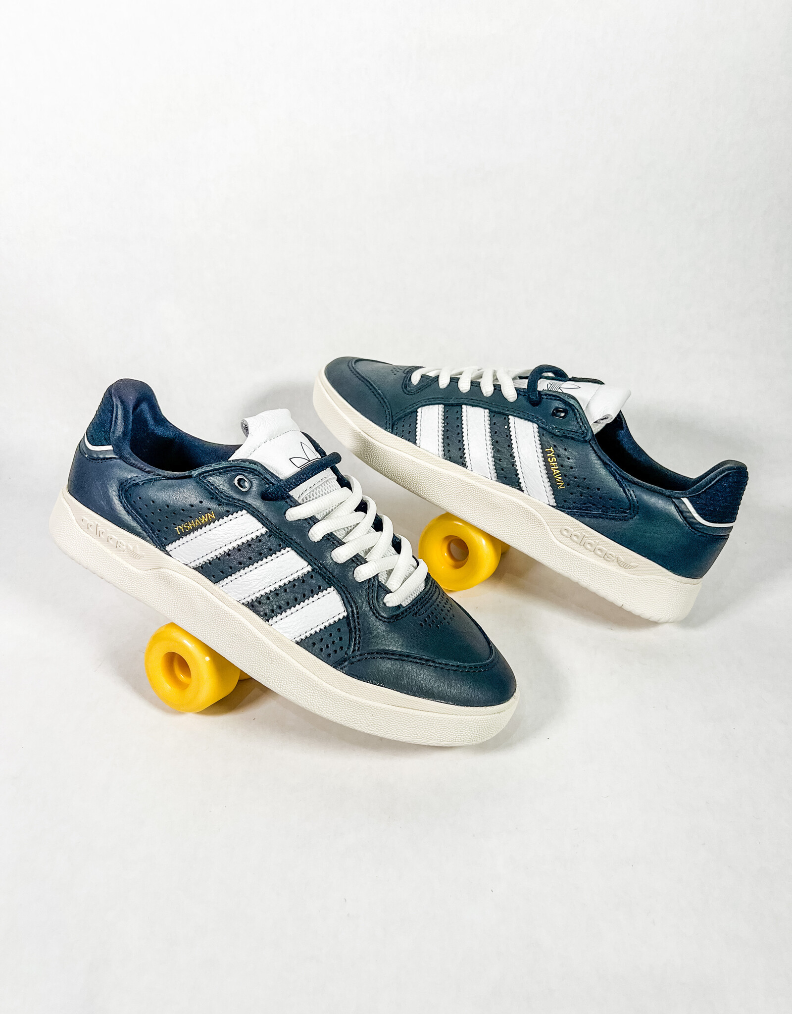 ADIDAS TYSHAWN LOW - CBLACK/FTWWHT