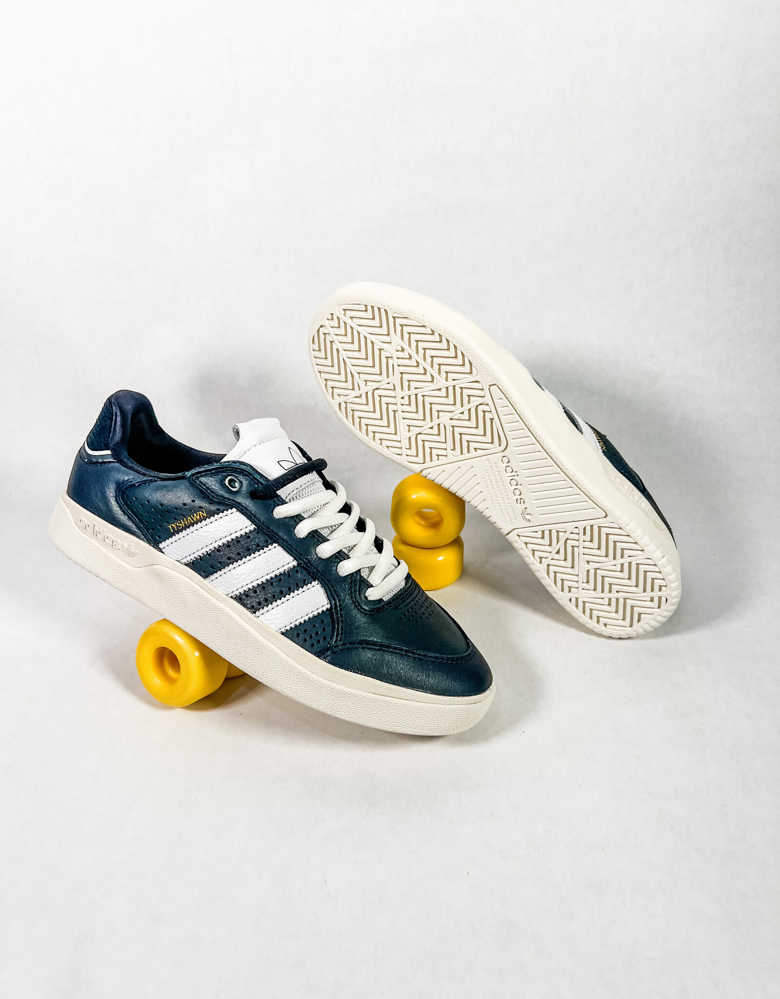 ADIDAS TYSHAWN LOW - CBLACK/FTWWHT