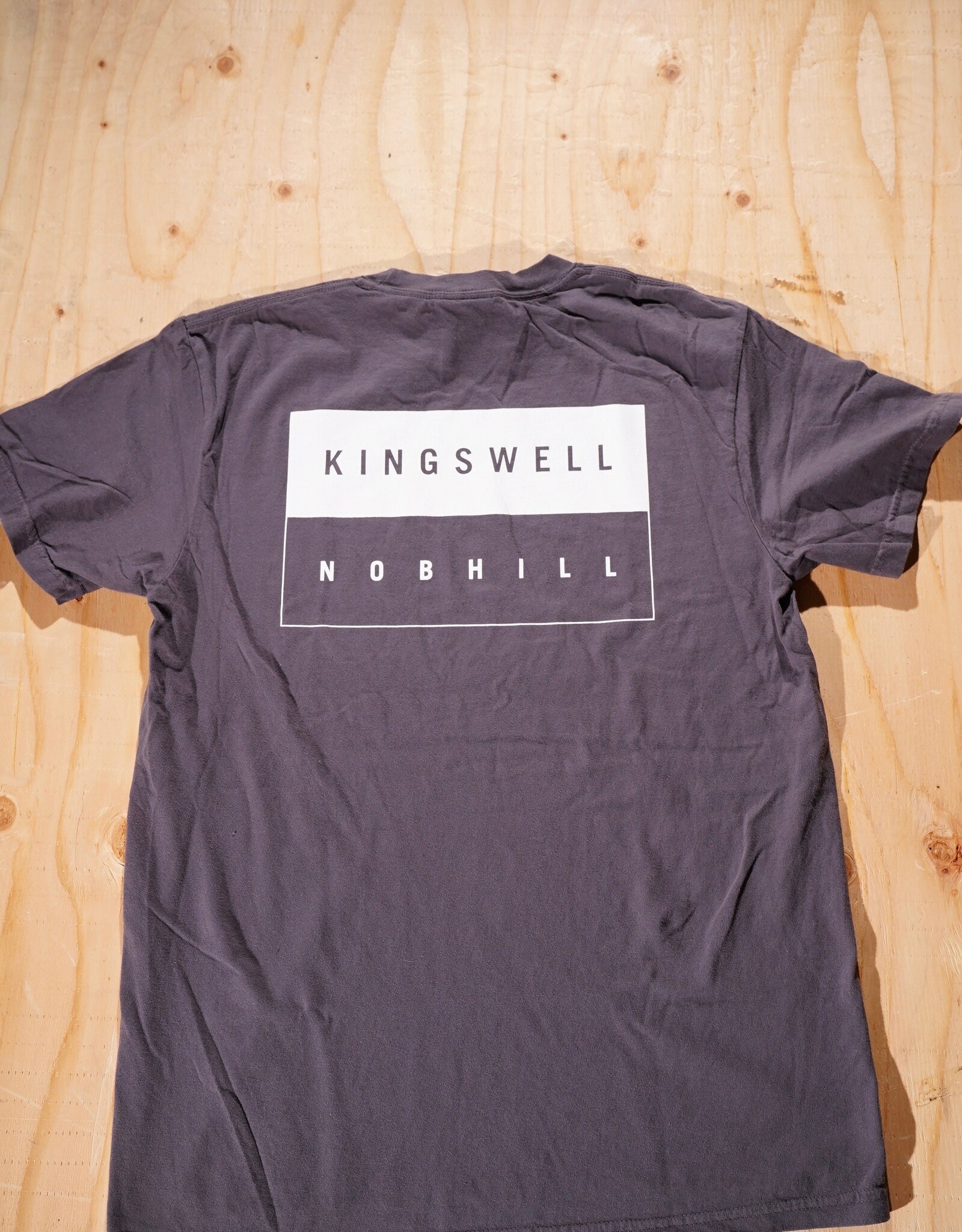 KINGSWELL KINGSWELL NOB HILL TEE - GRAPHITE/WHITE