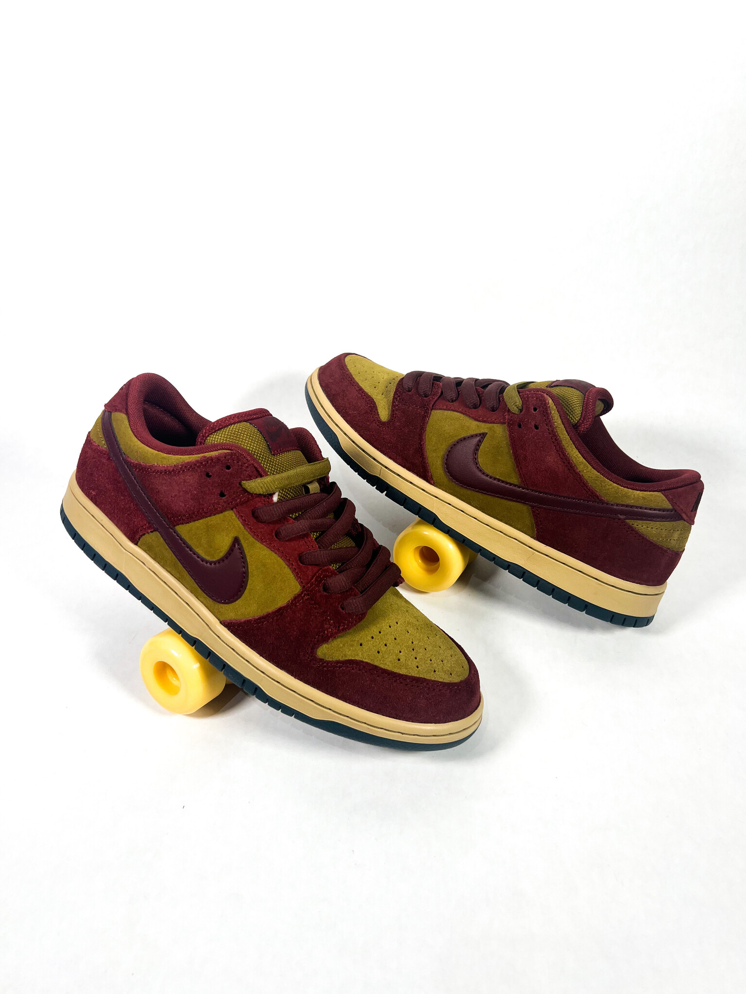 nike dunk deep burgundy