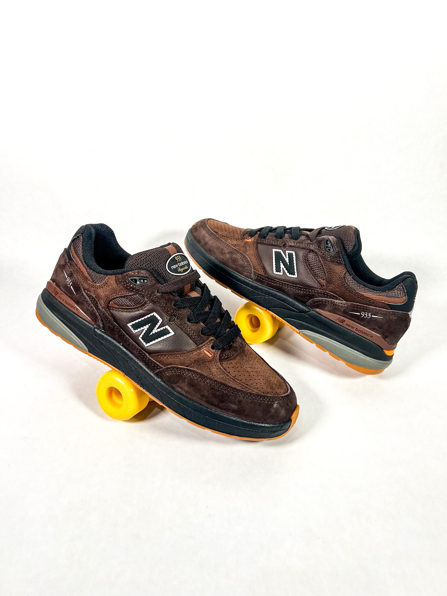 NB Numeric Reynolds 933 - Brown / Black - KINGSWELL - Los Feliz