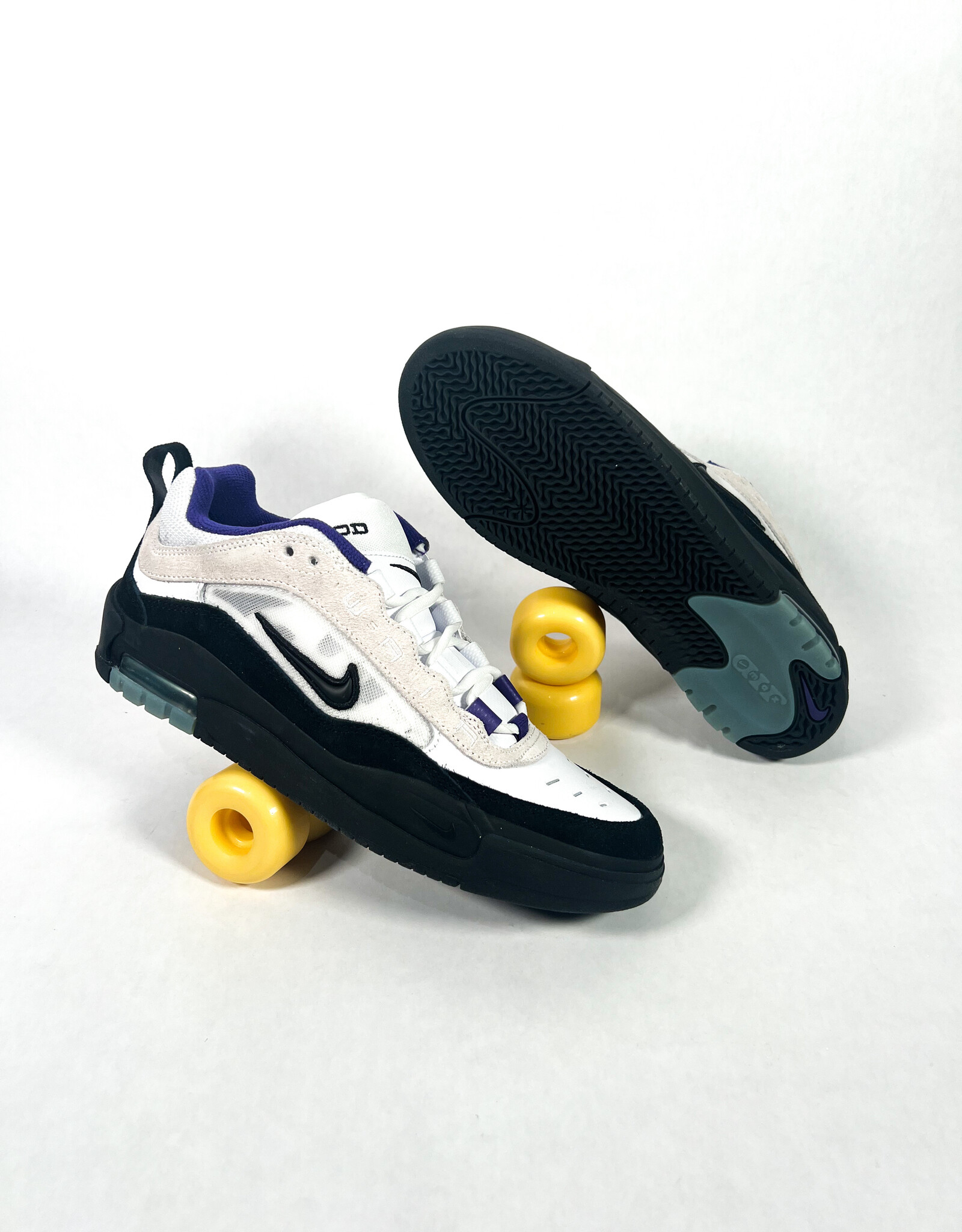 NIKE Air Max Ishod - White / Black / Court Purple