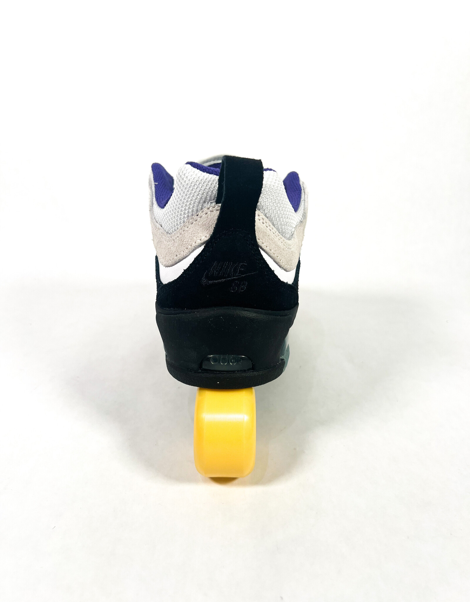 NIKE Air Max Ishod - White / Black / Court Purple