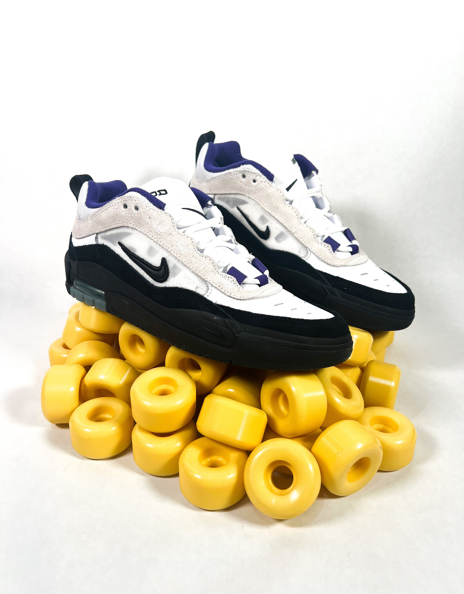 NIKE Air Max Ishod - White / Black / Court Purple