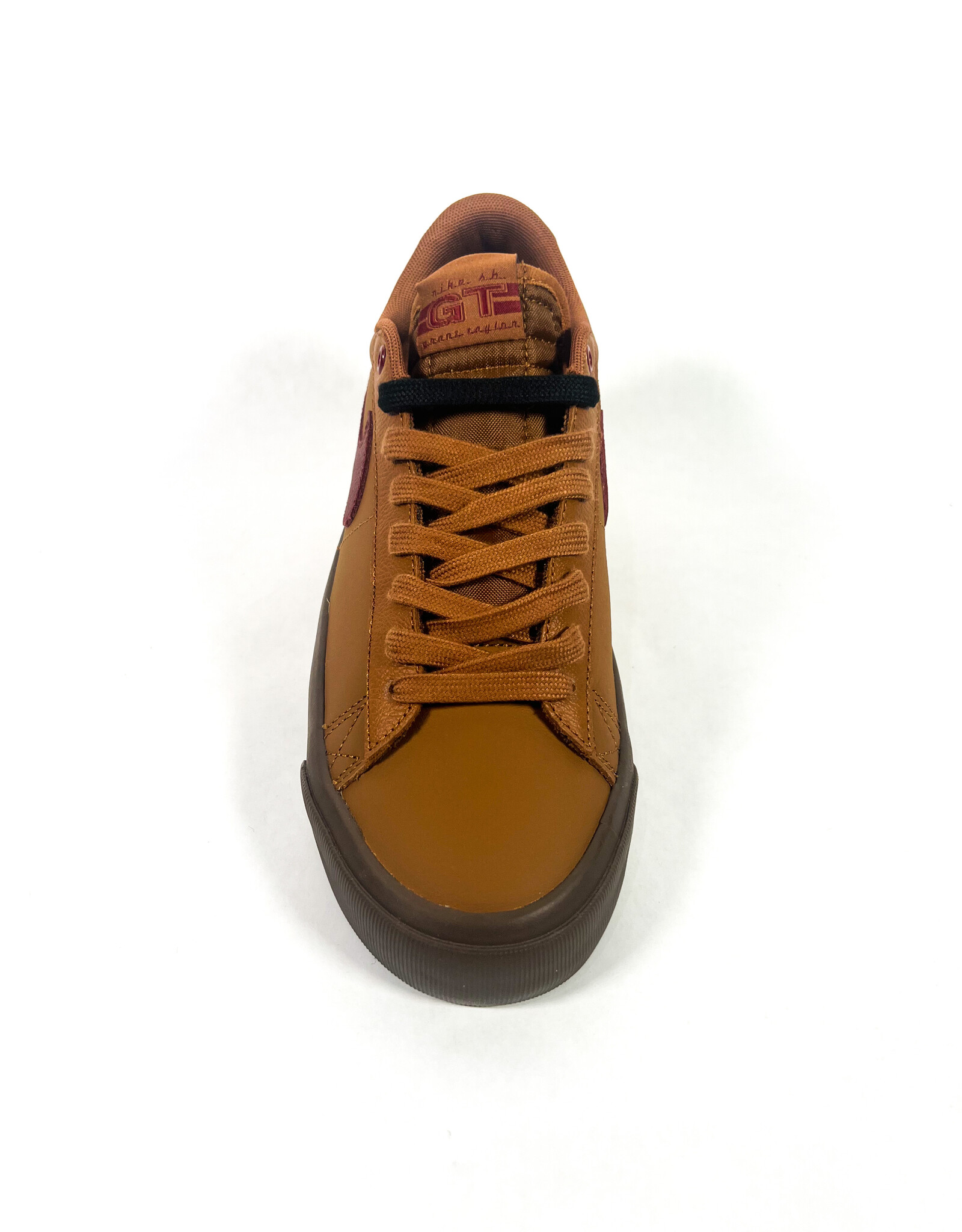 NIKE SB BLAZER LOW PRO GT - LT BRITISH TAN/DARK TEAM RED