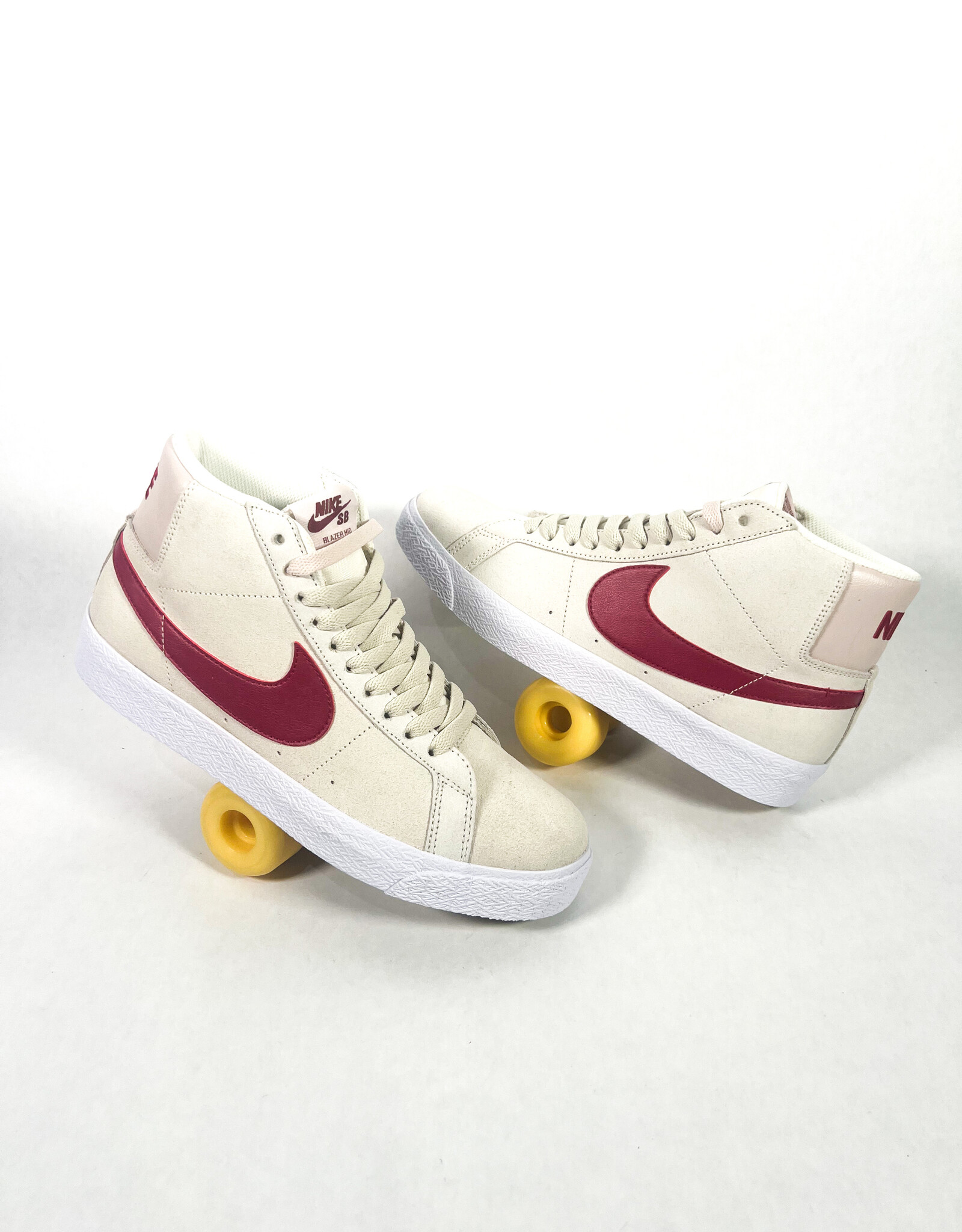 NIKE SB Zoom Blazer Mid - Pale Ivory / Noble Red