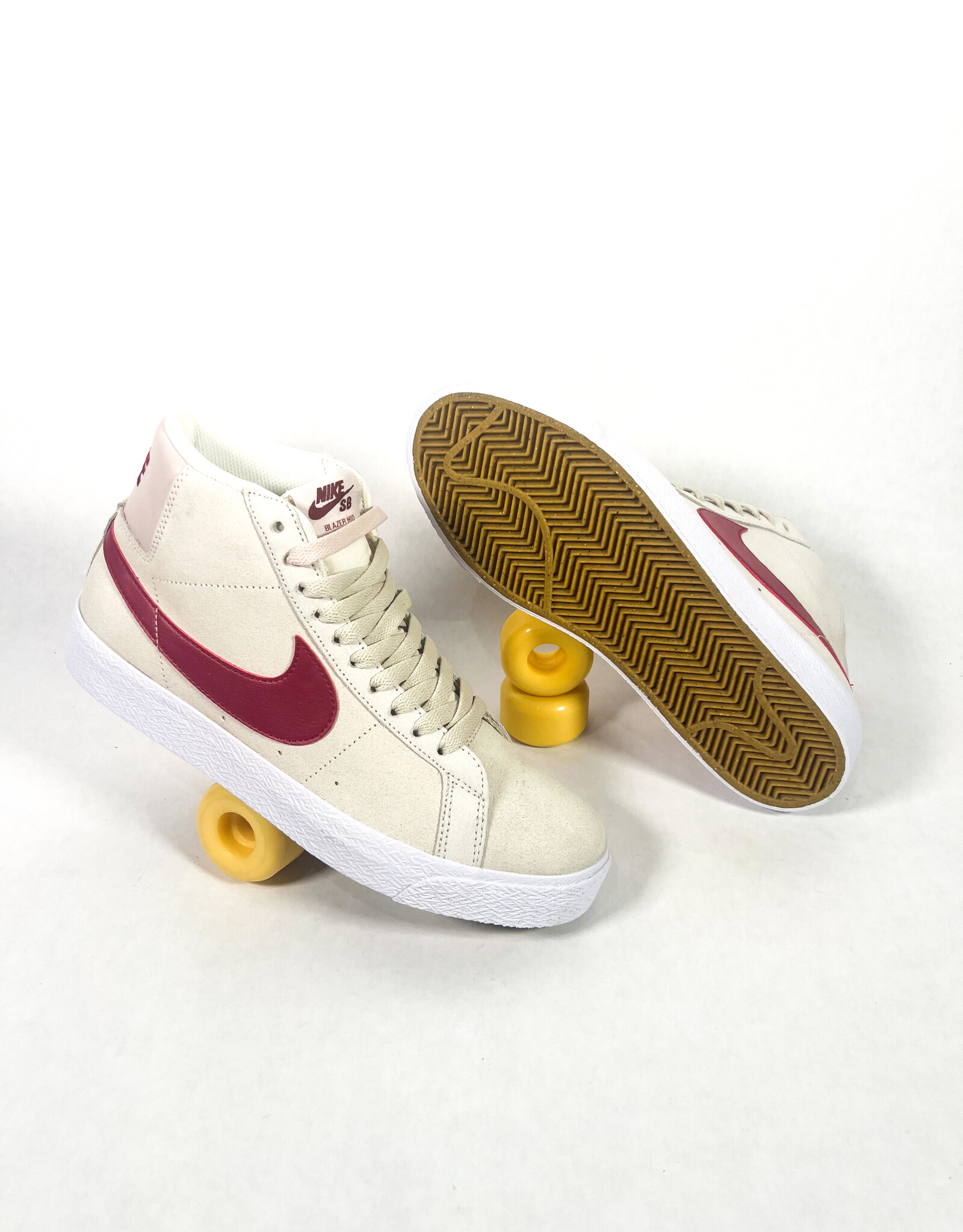 NIKE SB Zoom Blazer Mid - Pale Ivory / Noble Red