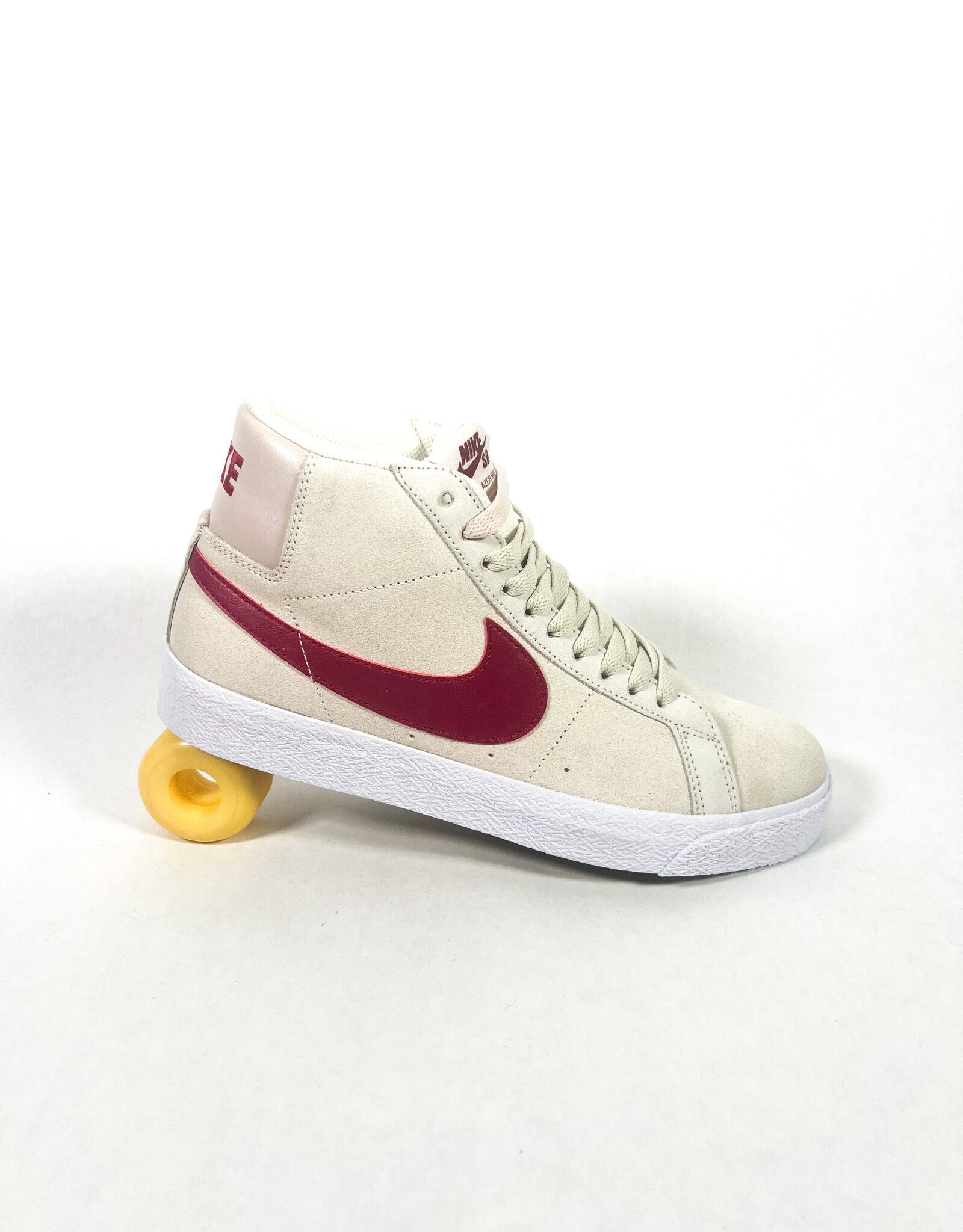 NIKE SB Zoom Blazer Mid - Pale Ivory / Noble Red