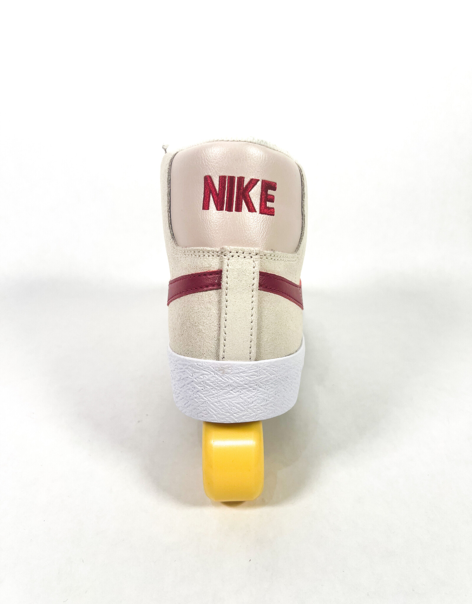 NIKE SB Zoom Blazer Mid - Pale Ivory / Noble Red