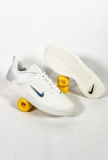NIKE SB Zoom Nyjah 4 - White / Black